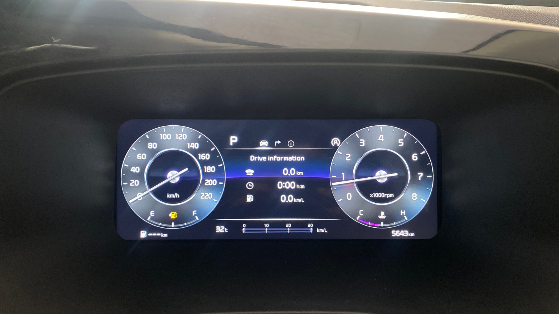 View 2025 Kia Carens Luxury Plus 1.5 Turbo Petrol DCT 7 STR Image 37 Used 2025 Kia Carens Luxury Plus 1.5 Turbo Petrol DCT 7 STR Image 37