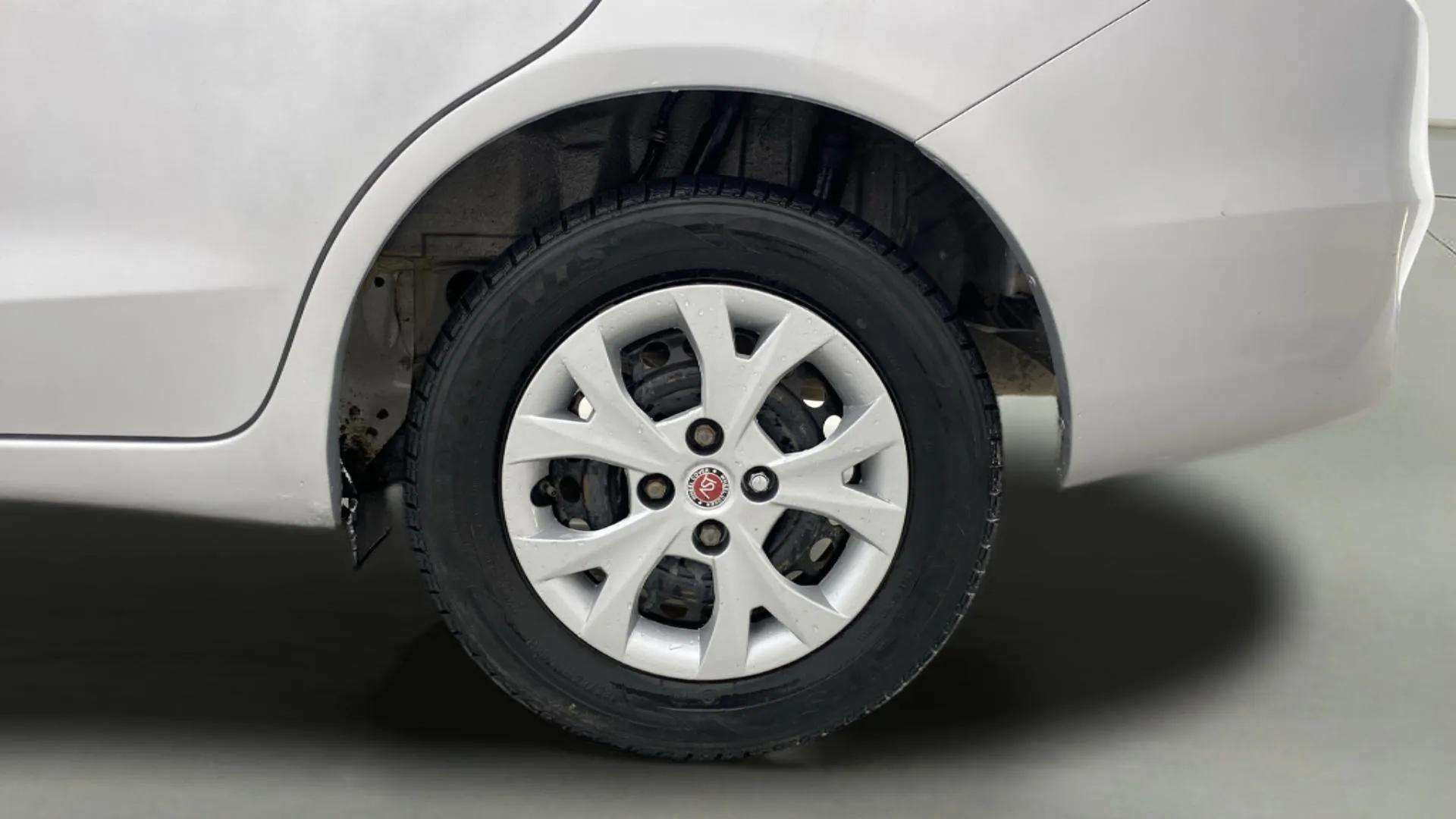 View 2015 Honda Amaze E MT Petrol BS IV Image 7 Used 2015 Honda Amaze E MT Petrol BS IV Image 7