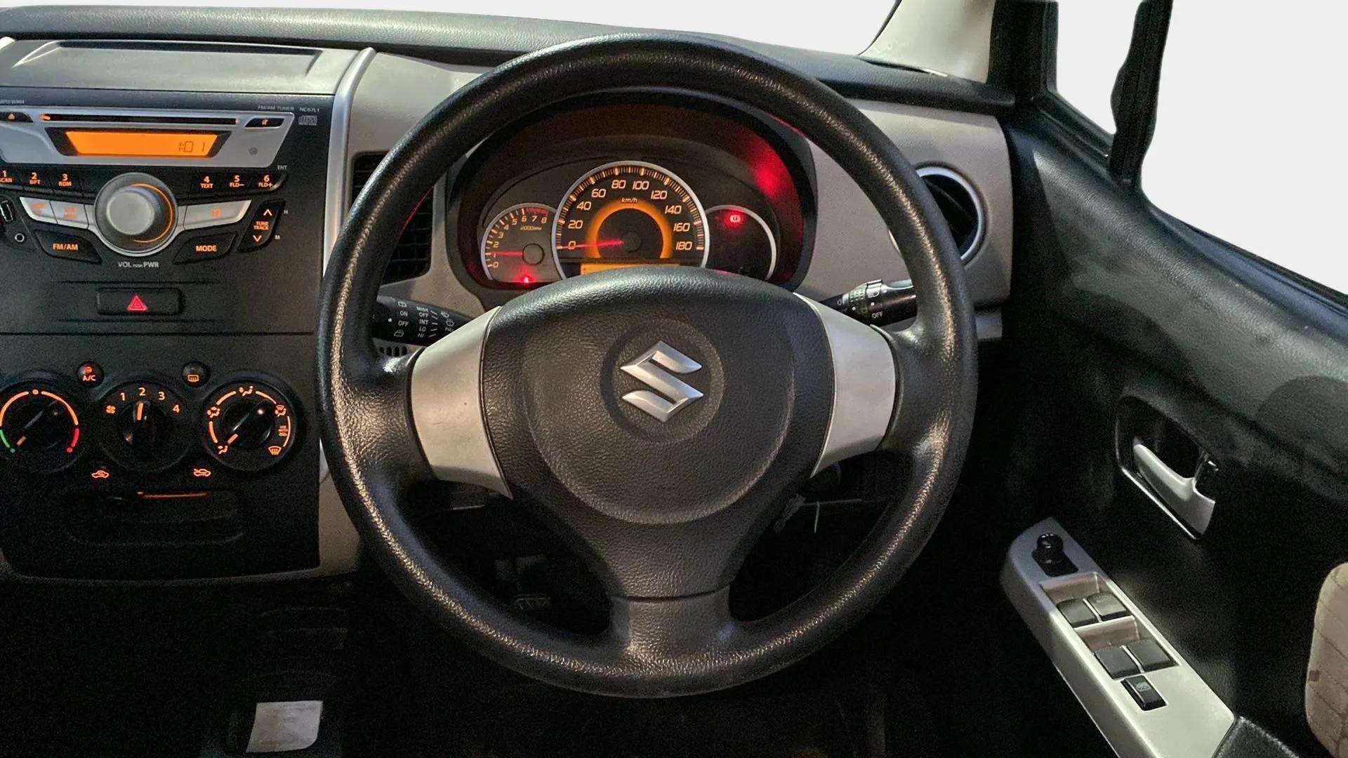 View 2015 Maruti Suzuki 1000 Base Variant Image 11 Used 2015 Maruti Suzuki 1000 Base Variant Image 11