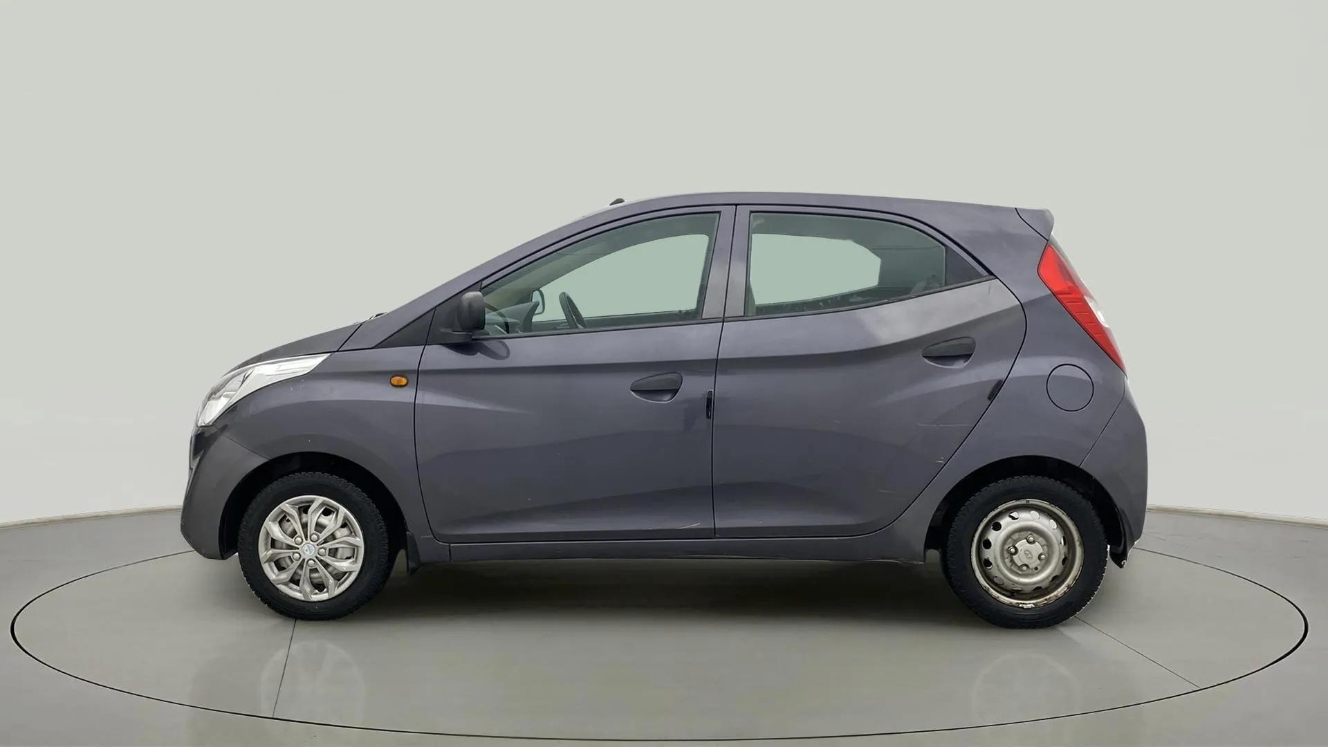 View 2018 Hyundai EON Era Plus Image 5 Used 2018 Hyundai EON Era Plus Image 5
