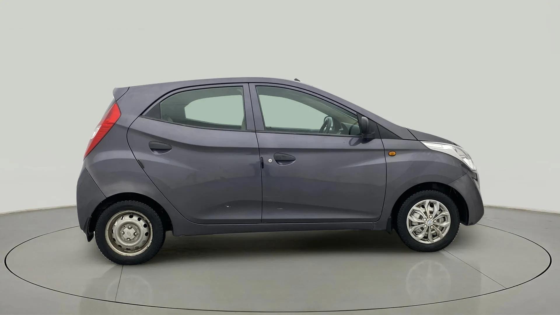 View 2018 Hyundai EON Era Plus Image 8 Used 2018 Hyundai EON Era Plus Image 8