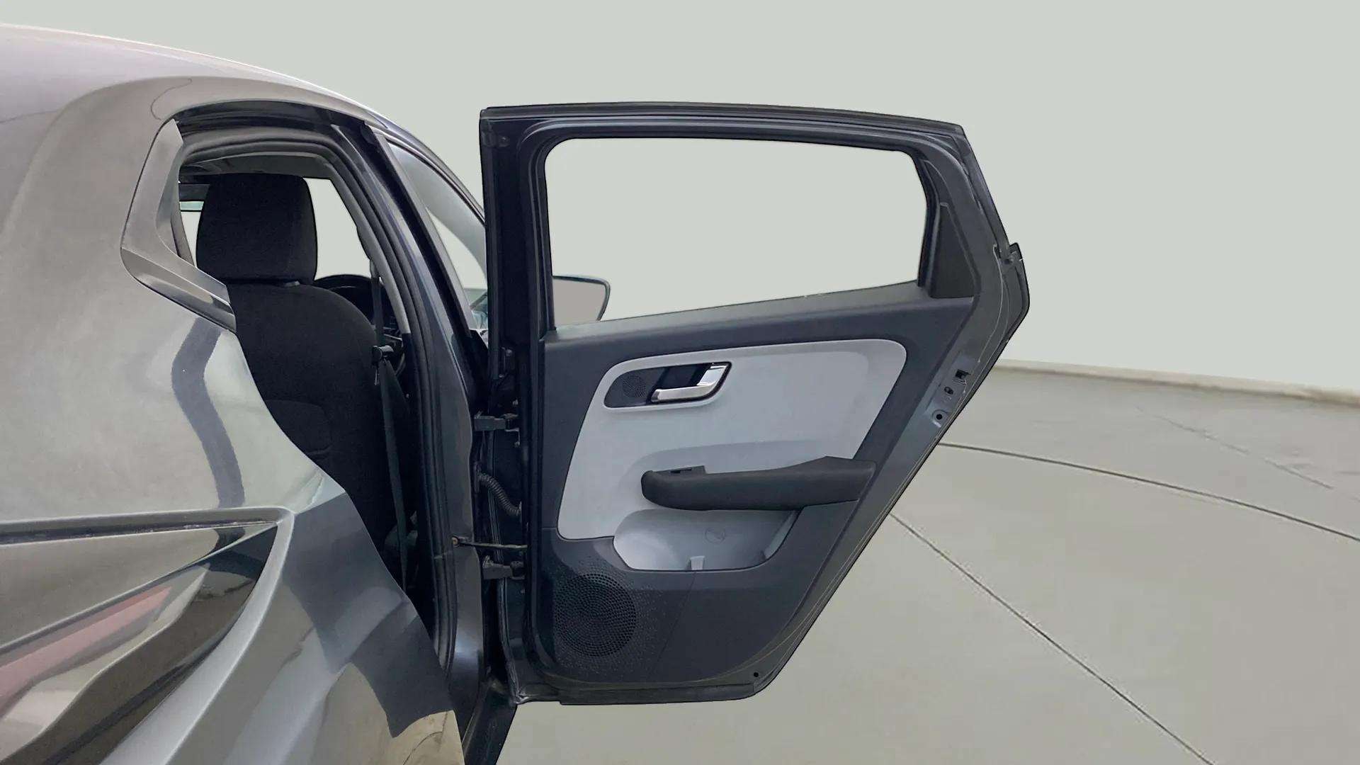 View 2021 Tata Altroz XZ Diesel Image 6 Used 2021 Tata Altroz XZ Diesel Image 6
