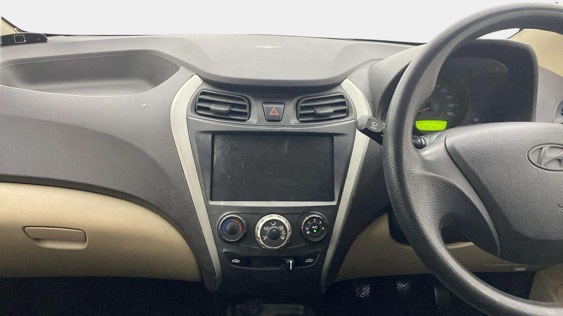 View 2018 Hyundai EON Era Plus Image 17 Used 2018 Hyundai EON Era Plus Image 17