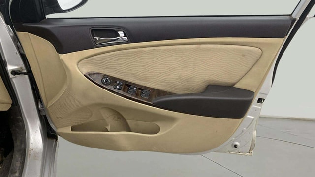 View Hyundai Fluidic Verna Image 31 Used Hyundai Fluidic Verna Image 31