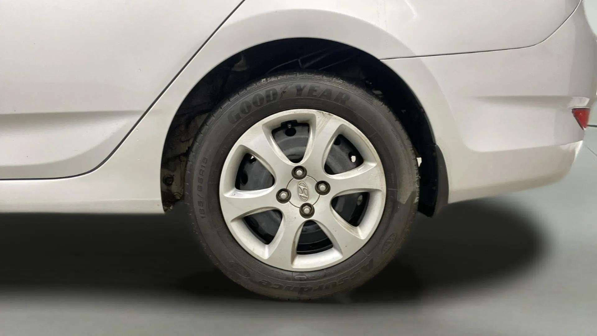 View 2013 Hyundai Fluidic Verna 1.6 CRDI EX Image 11 Used 2013 Hyundai Fluidic Verna 1.6 CRDI EX Image 11