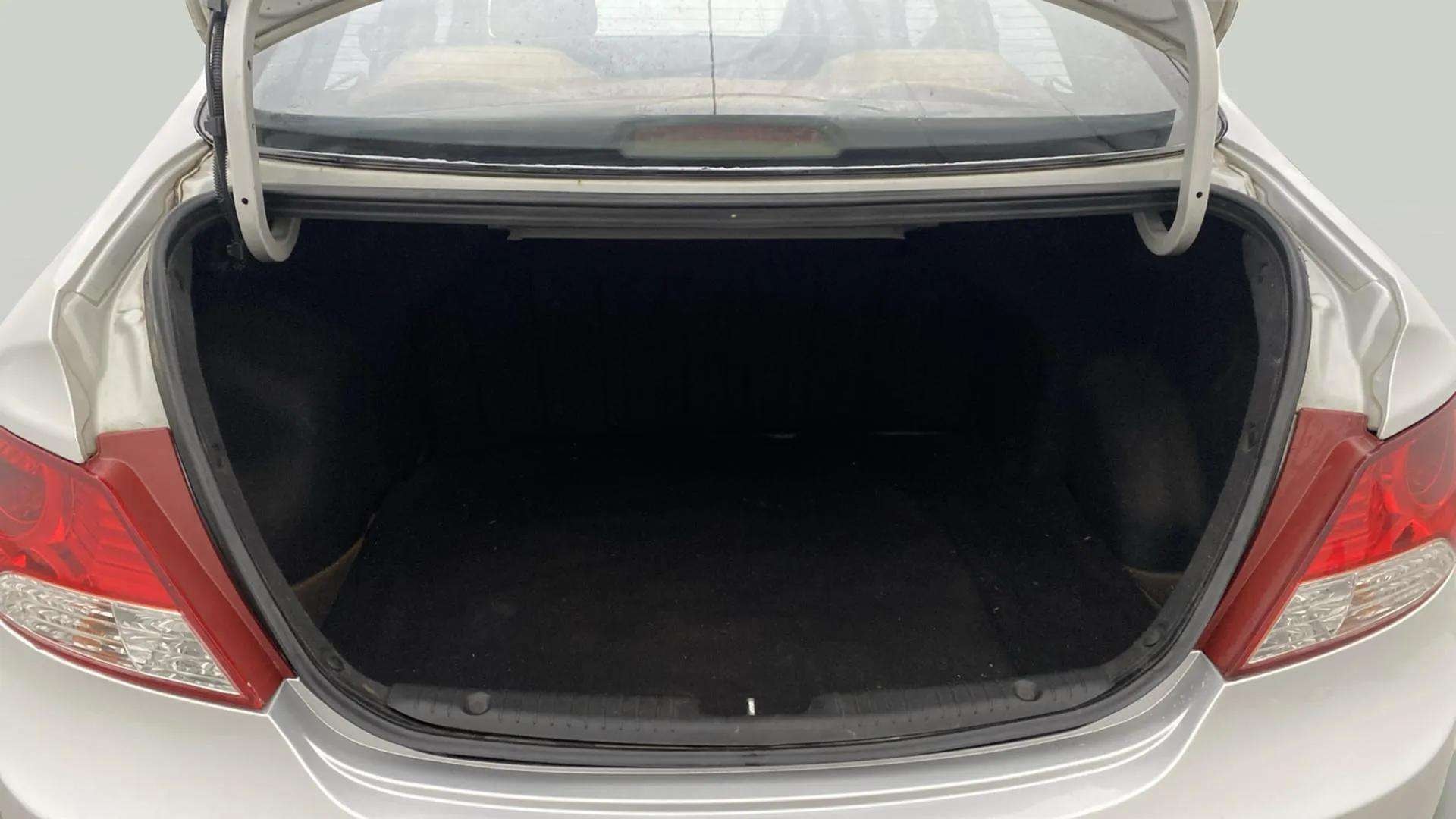 View 2013 Hyundai Fluidic Verna 1.6 CRDI EX Image 35 Used 2013 Hyundai Fluidic Verna 1.6 CRDI EX Image 35