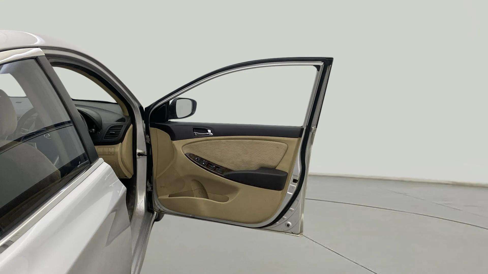 View 2013 Hyundai Fluidic Verna 1.6 CRDI EX Image 42 Used 2013 Hyundai Fluidic Verna 1.6 CRDI EX Image 42