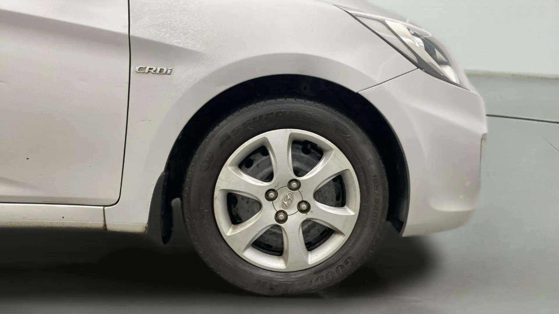 View 2013 Hyundai Fluidic Verna 1.6 CRDI EX Image 38 Used 2013 Hyundai Fluidic Verna 1.6 CRDI EX Image 38