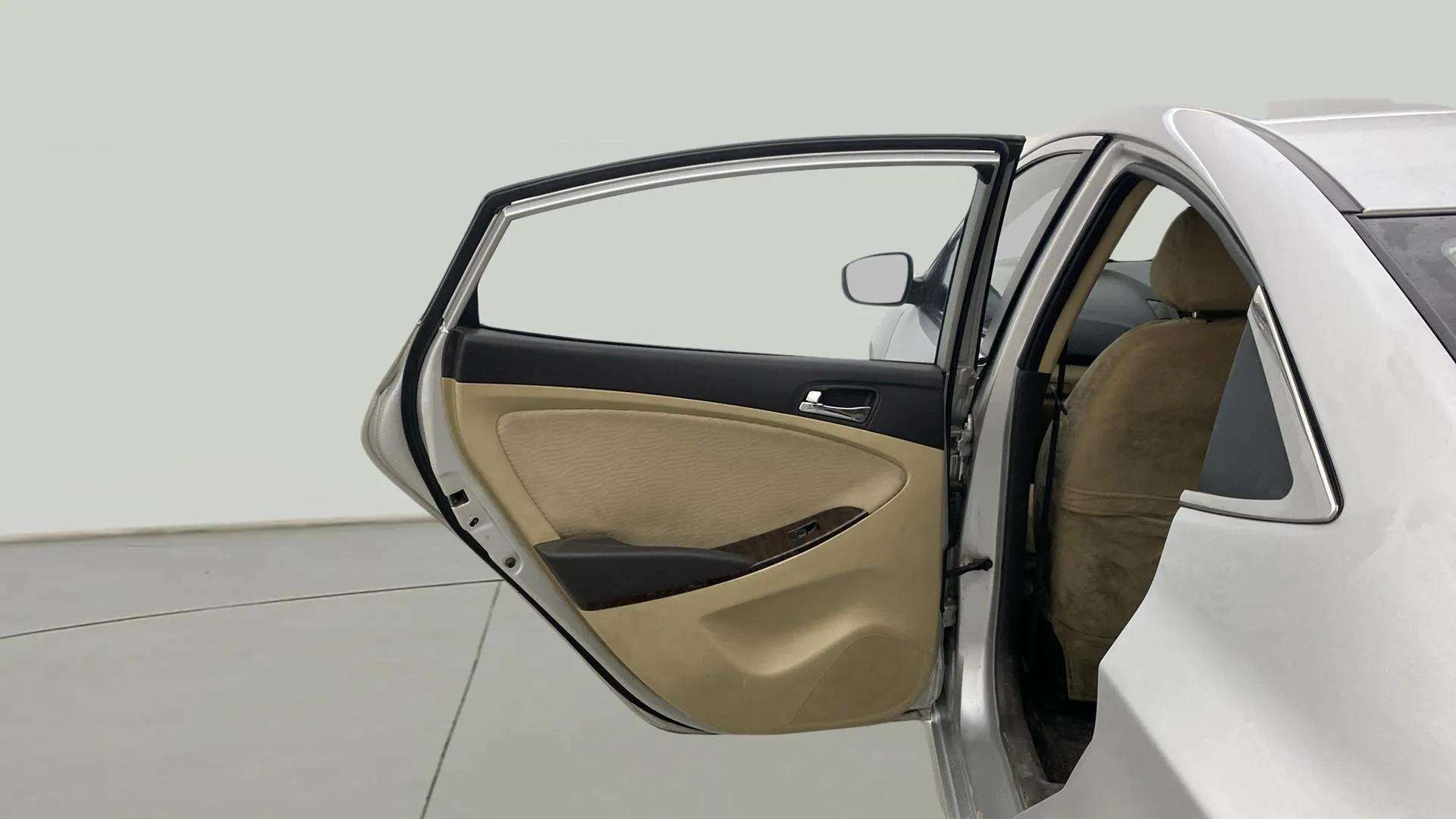 View 2013 Hyundai Fluidic Verna 1.6 CRDI EX Image 21 Used 2013 Hyundai Fluidic Verna 1.6 CRDI EX Image 21