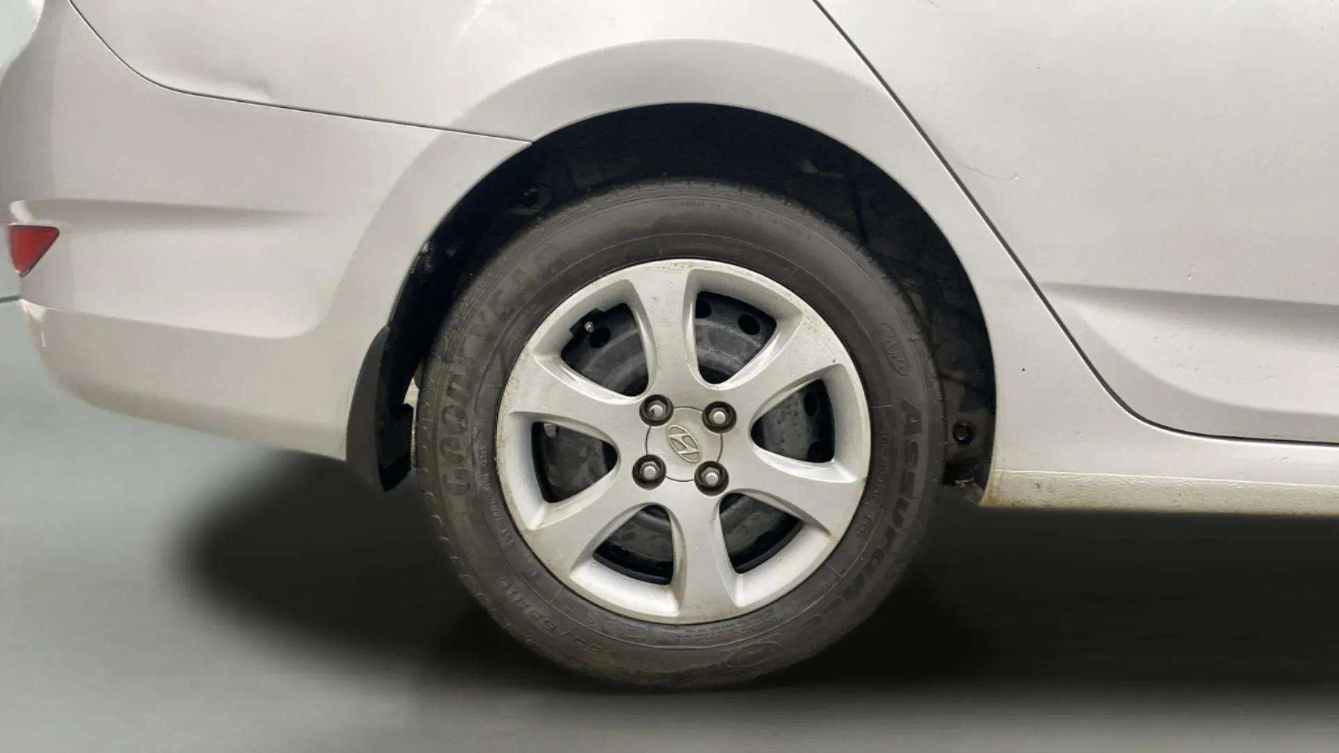 View 2013 Hyundai Fluidic Verna 1.6 CRDI EX Image 22 Used 2013 Hyundai Fluidic Verna 1.6 CRDI EX Image 22