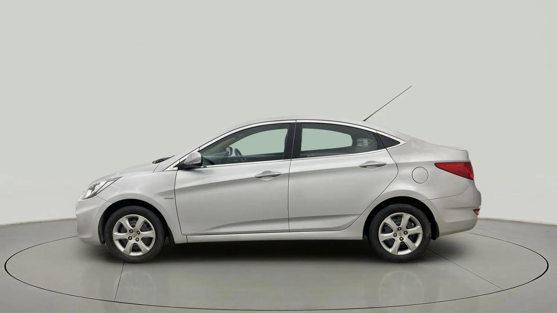 View 2013 Hyundai Fluidic Verna 1.6 CRDI EX Image 5 Used 2013 Hyundai Fluidic Verna 1.6 CRDI EX Image 5