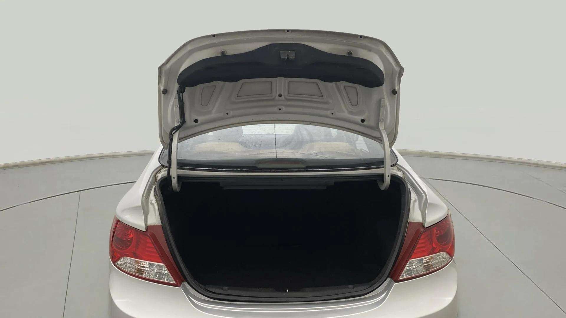 View 2013 Hyundai Fluidic Verna 1.6 CRDI EX Image 16 Used 2013 Hyundai Fluidic Verna 1.6 CRDI EX Image 16