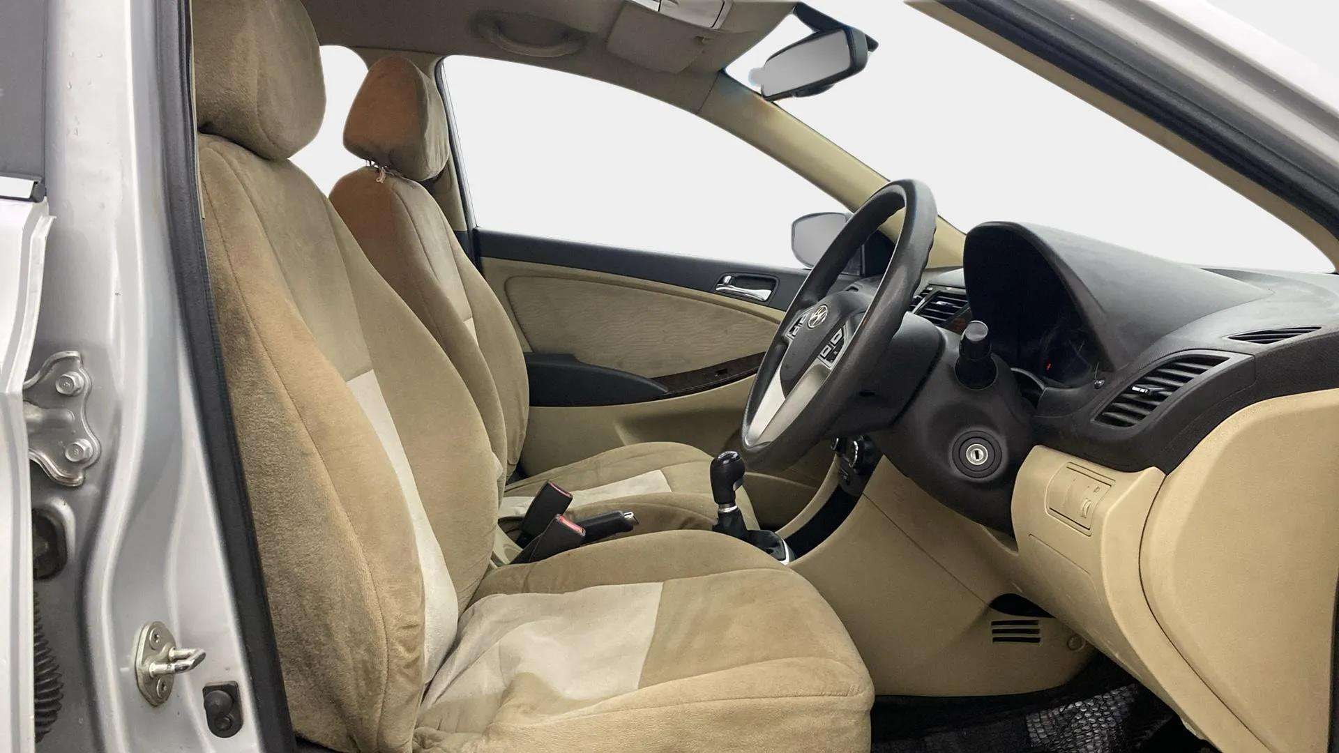 View 2013 Hyundai Fluidic Verna 1.6 CRDI EX Image 24 Used 2013 Hyundai Fluidic Verna 1.6 CRDI EX Image 24