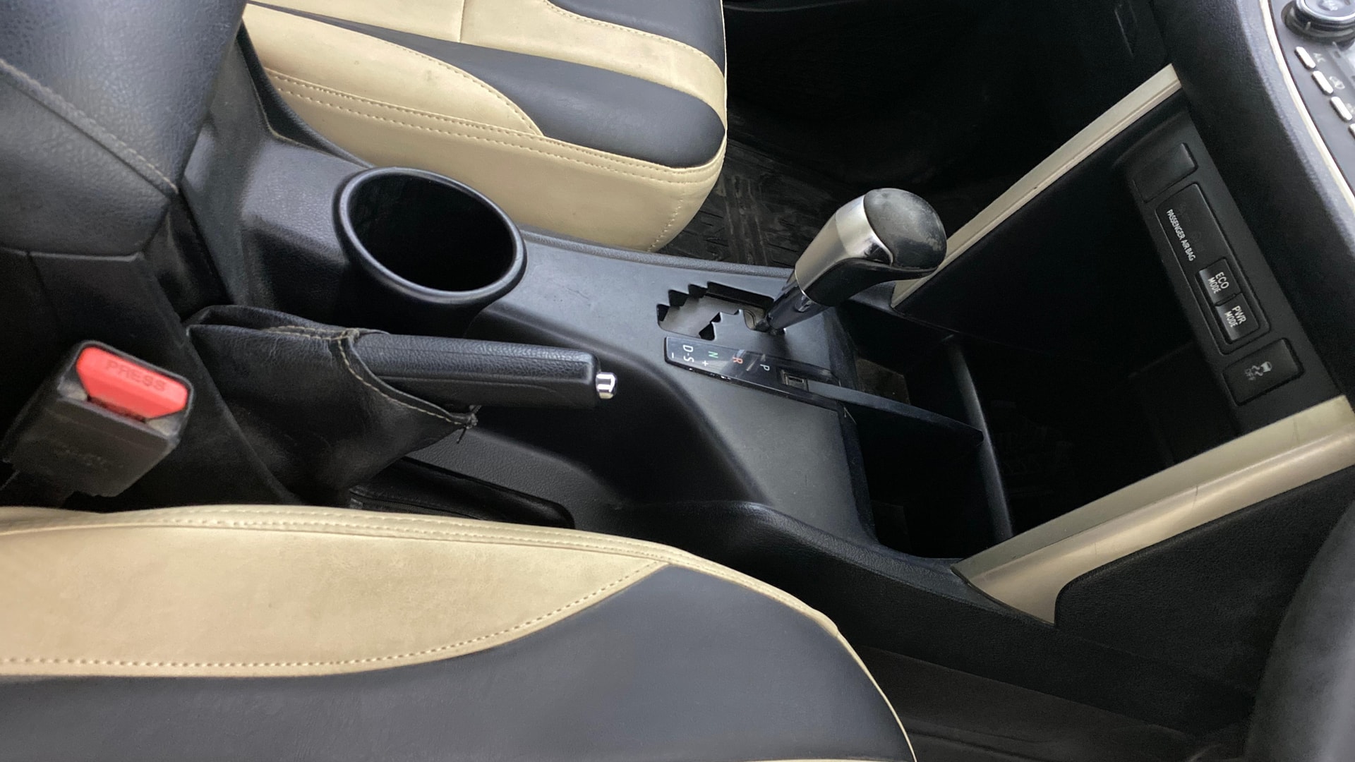 View 2017 Toyota Innova Crysta 2.8 ZX AT 7-Seater Image 40 Used 2017 Toyota Innova Crysta 2.8 ZX AT 7-Seater Image 40