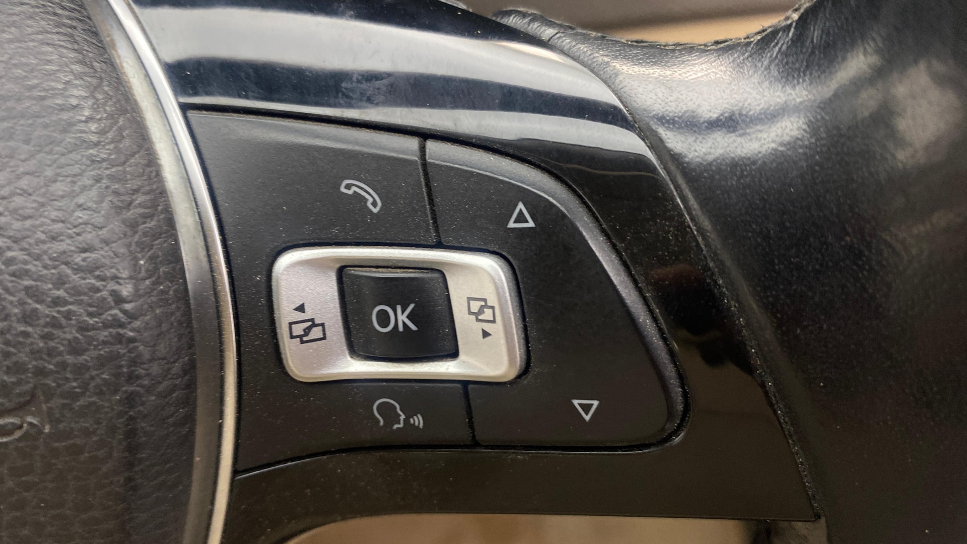 View 2016 Volkswagen Vento 1.2 L TSI Comfortline Petrol AT Image 3 Used 2016 Volkswagen Vento 1.2 L TSI Comfortline Petrol AT Image 3