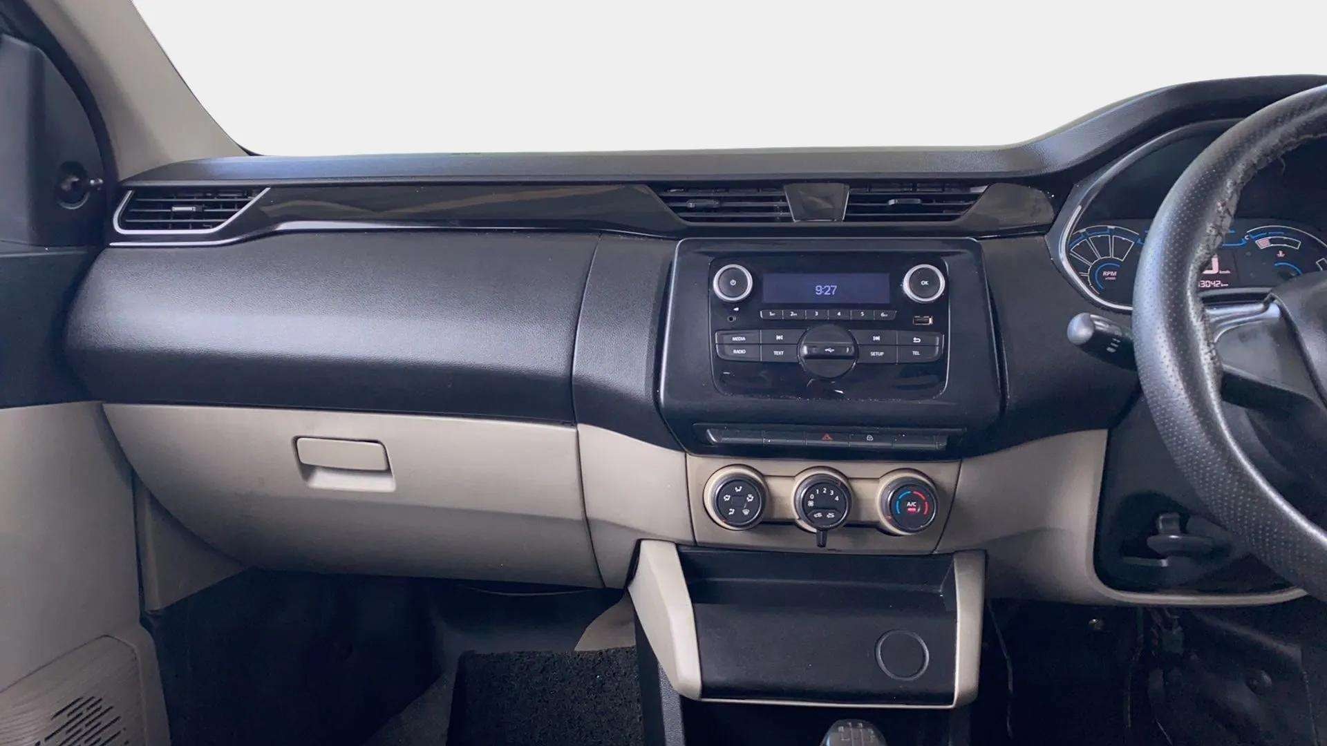 View 2019 Renault Triber RXE Image 9 Used 2019 Renault Triber RXE Image 9