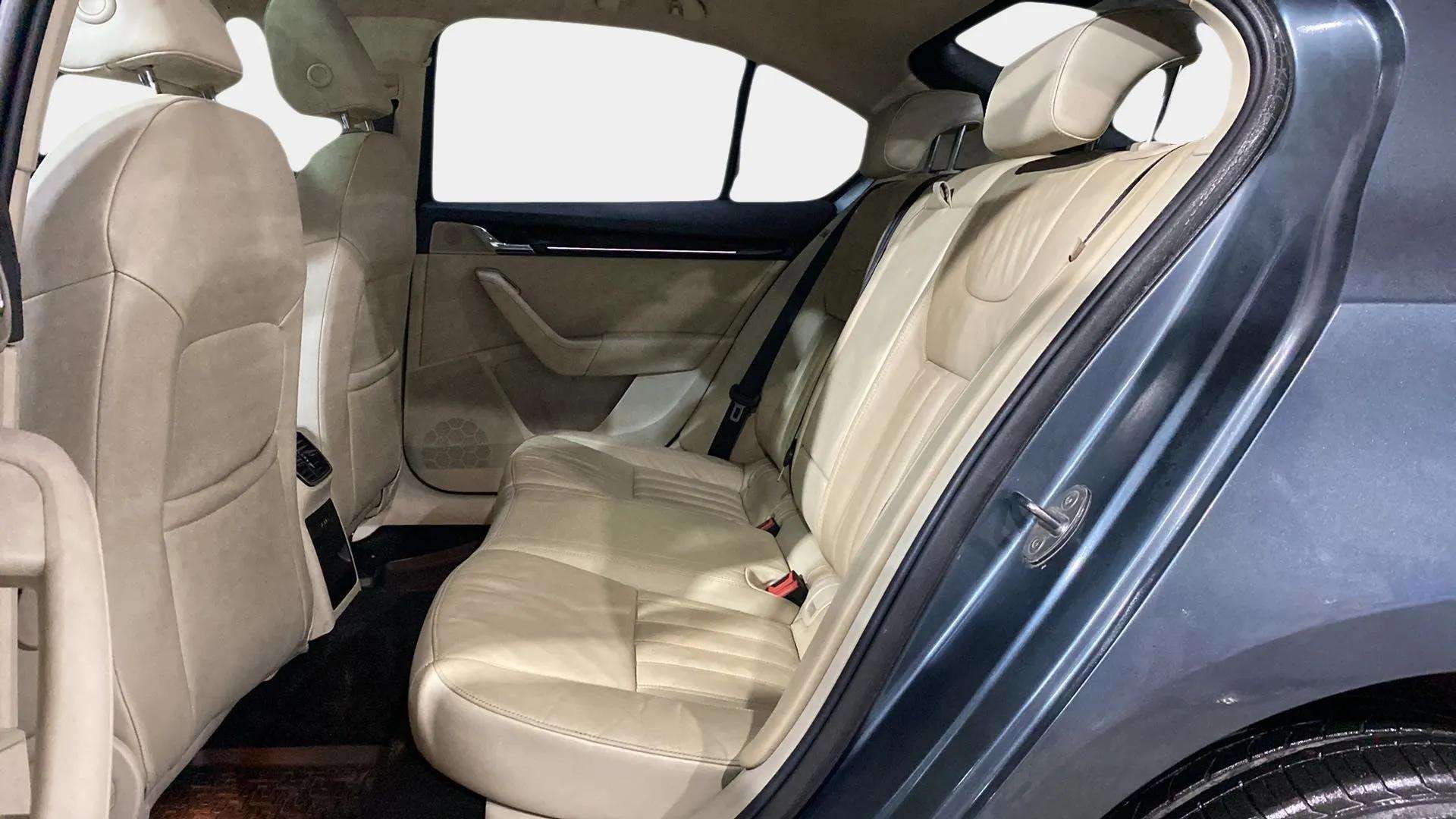 View 2018 Skoda Octavia 1.8 Style Plus TSI AT Image 15 Used 2018 Skoda Octavia 1.8 Style Plus TSI AT Image 15