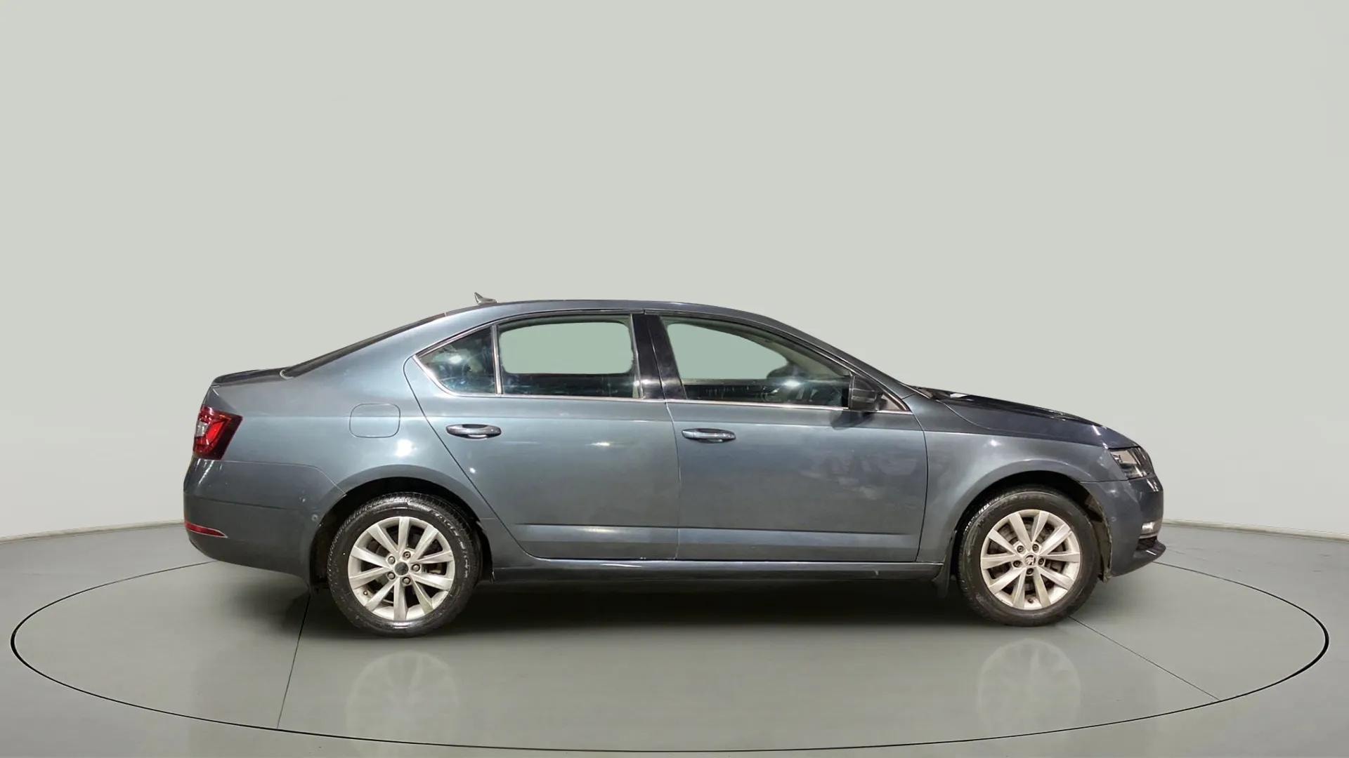 View 2018 Skoda Octavia 1.8 Style Plus TSI AT Image 5 Used 2018 Skoda Octavia 1.8 Style Plus TSI AT Image 5