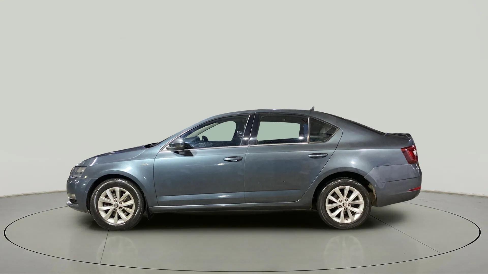 View 2018 Skoda Octavia 1.8 Style Plus TSI AT Image 3 Used 2018 Skoda Octavia 1.8 Style Plus TSI AT Image 3