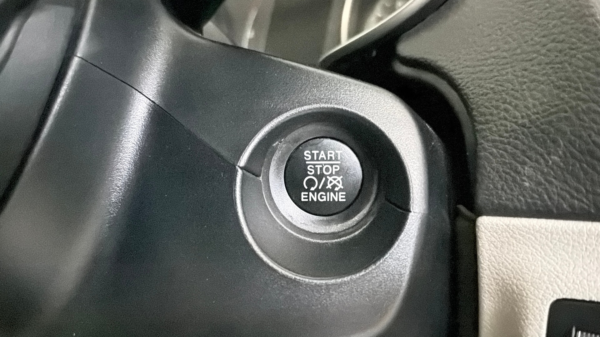 View 2018 Jeep Compass Limited 1.4 Multi AIR Petrol DDCT AT BS IV Image 34 Used 2018 Jeep Compass Limited 1.4 Multi AIR Petrol DDCT AT BS IV Image 34