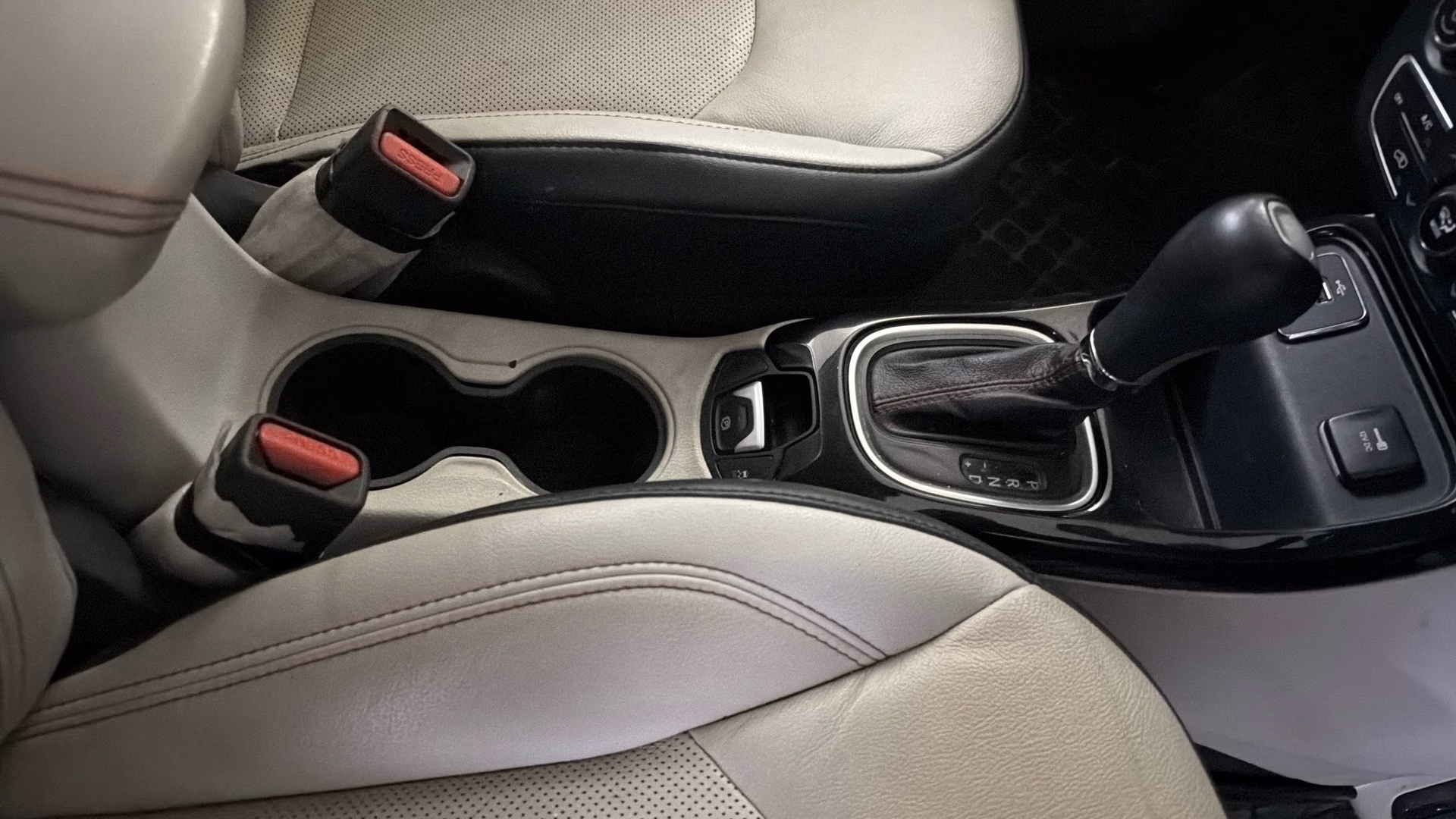 View 2018 Jeep Compass Limited 1.4 Multi AIR Petrol DDCT AT BS IV Image 39 Used 2018 Jeep Compass Limited 1.4 Multi AIR Petrol DDCT AT BS IV Image 39