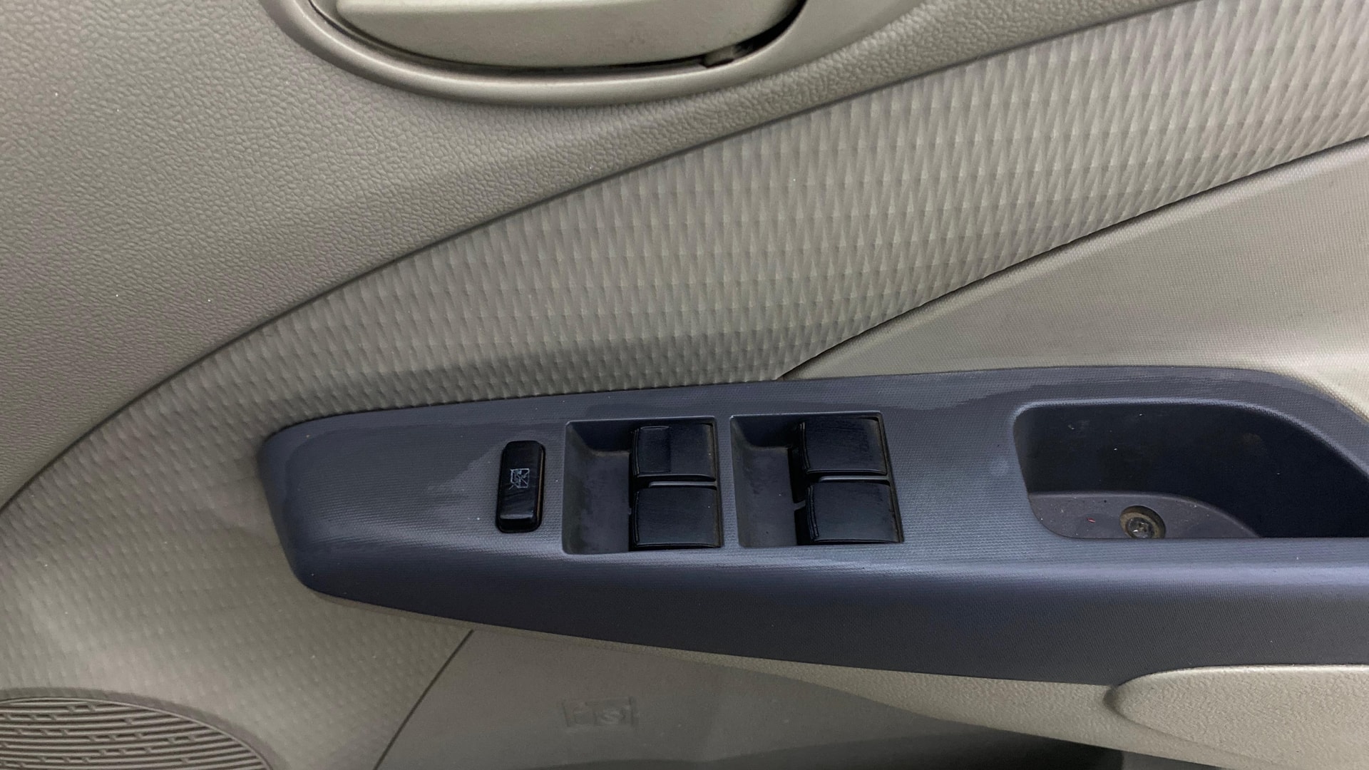 View 2014 Toyota Etios Liva G Image 32 Used 2014 Toyota Etios Liva G Image 32
