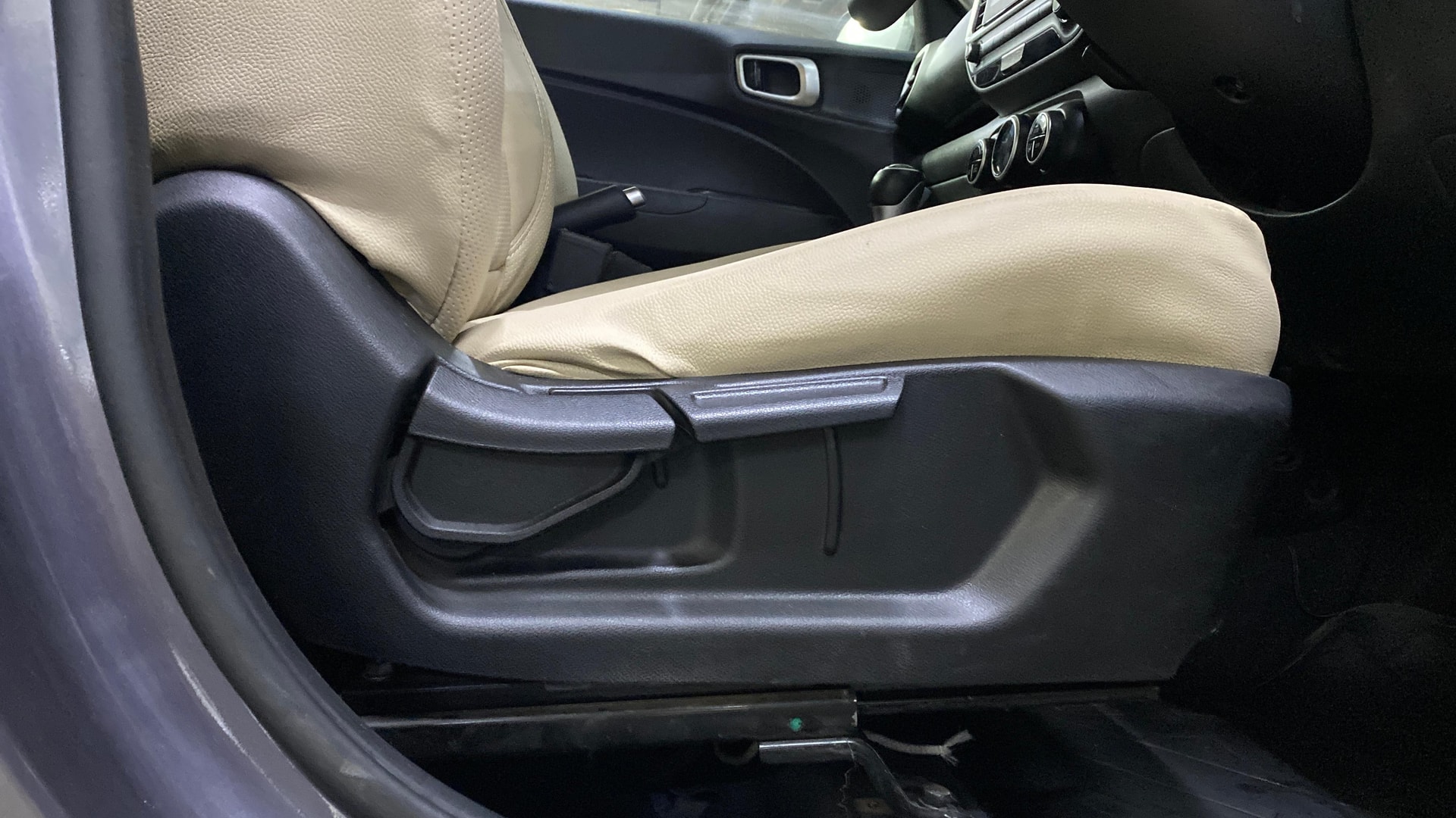 View 2019 Hyundai Venue SX Plus 1.0 Petrol AT Image 19 Used 2019 Hyundai Venue SX Plus 1.0 Petrol AT Image 19