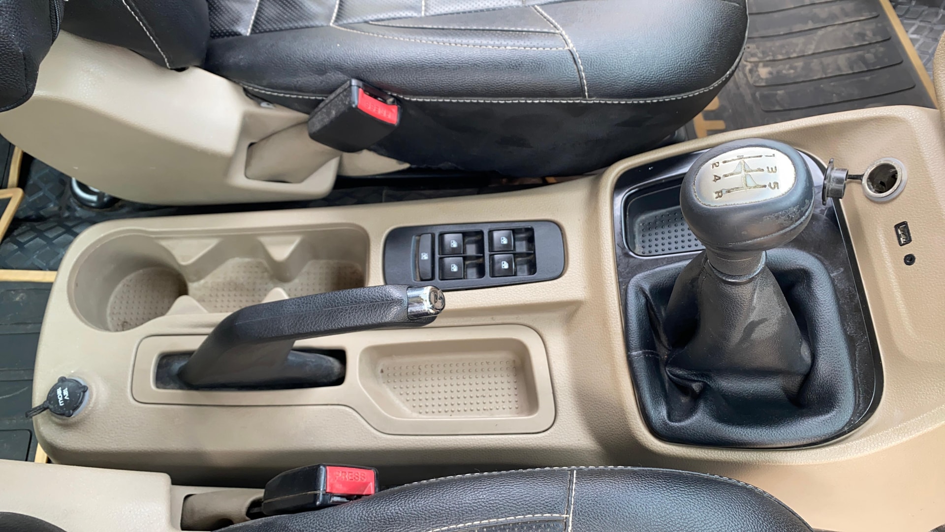 View 2017 Mahindra TUV300 T8 Image 38 Used 2017 Mahindra TUV300 T8 Image 38