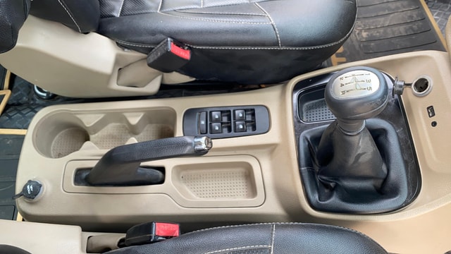View Mahindra TUV300 Image 38 Used Mahindra TUV300 Image 38