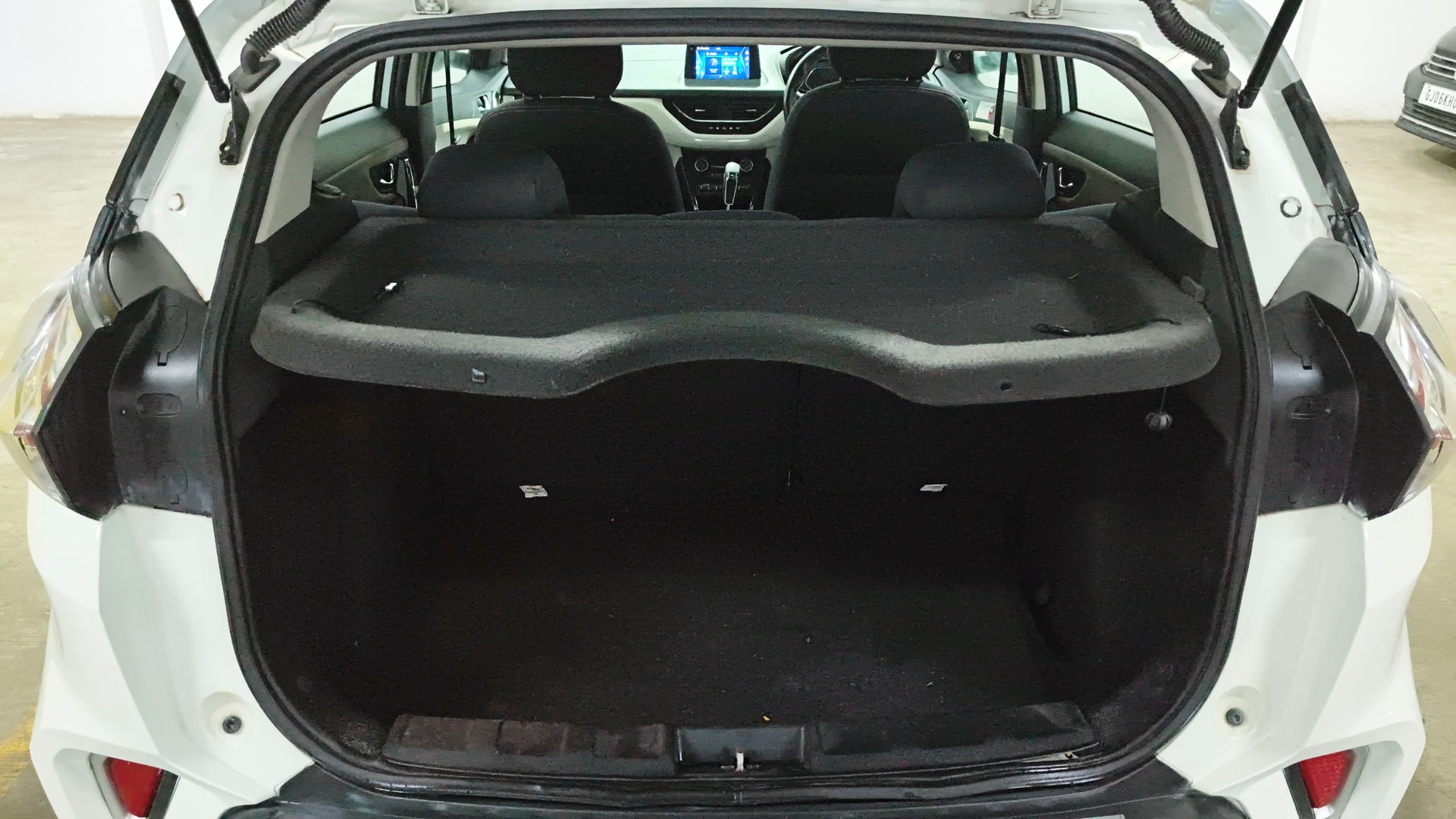 View 2021 Tata Nexon Revotron XE Image 7 Used 2021 Tata Nexon Revotron XE Image 7