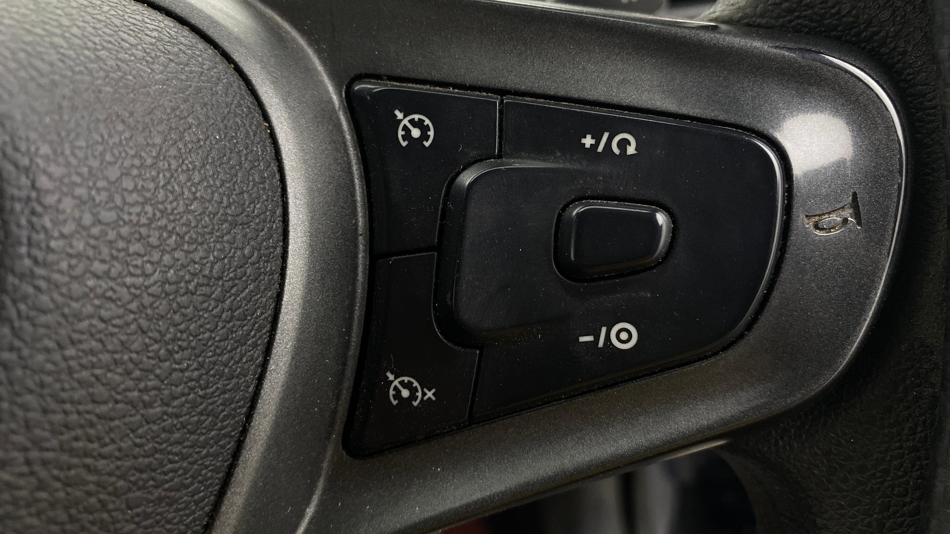 View 2023 Tata Altroz XZ Petrol Image 3 Used 2023 Tata Altroz XZ Petrol Image 3