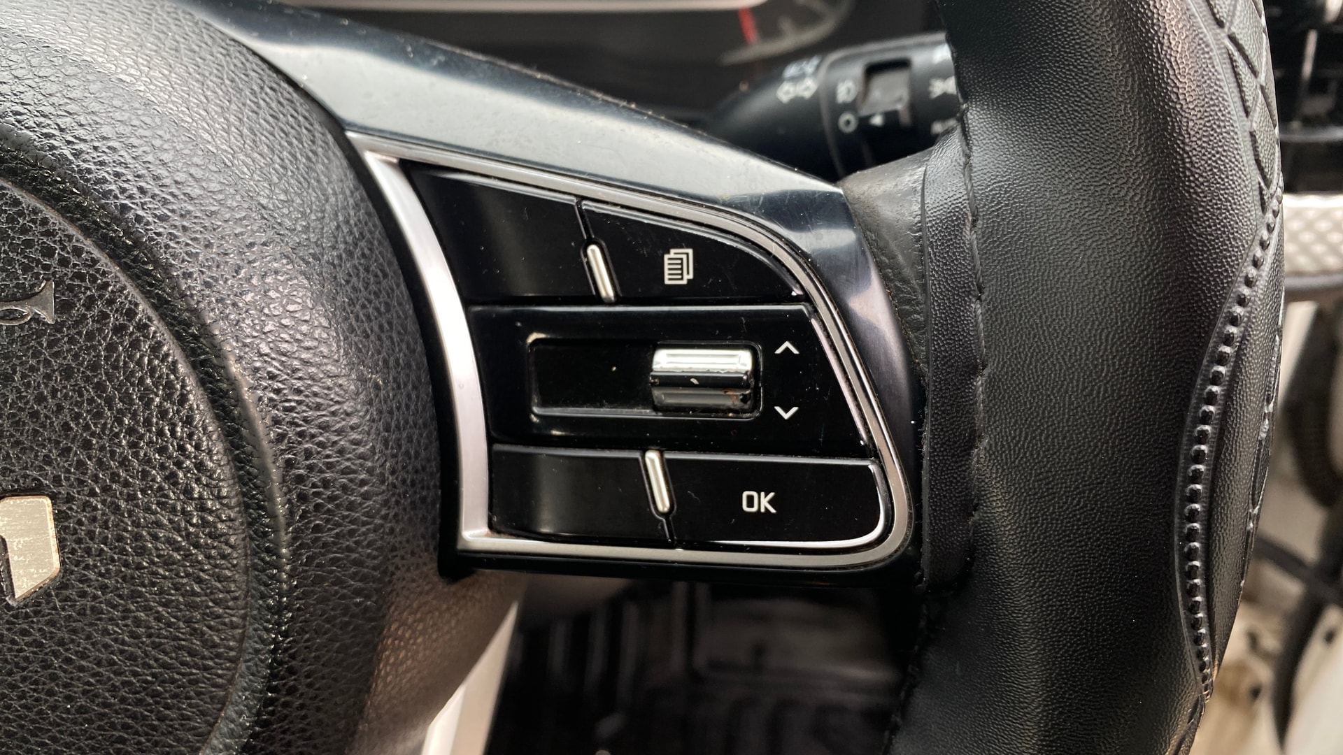 View 2021 Kia Sonet HTK Plus Petrol Image 3 Used 2021 Kia Sonet HTK Plus Petrol Image 3