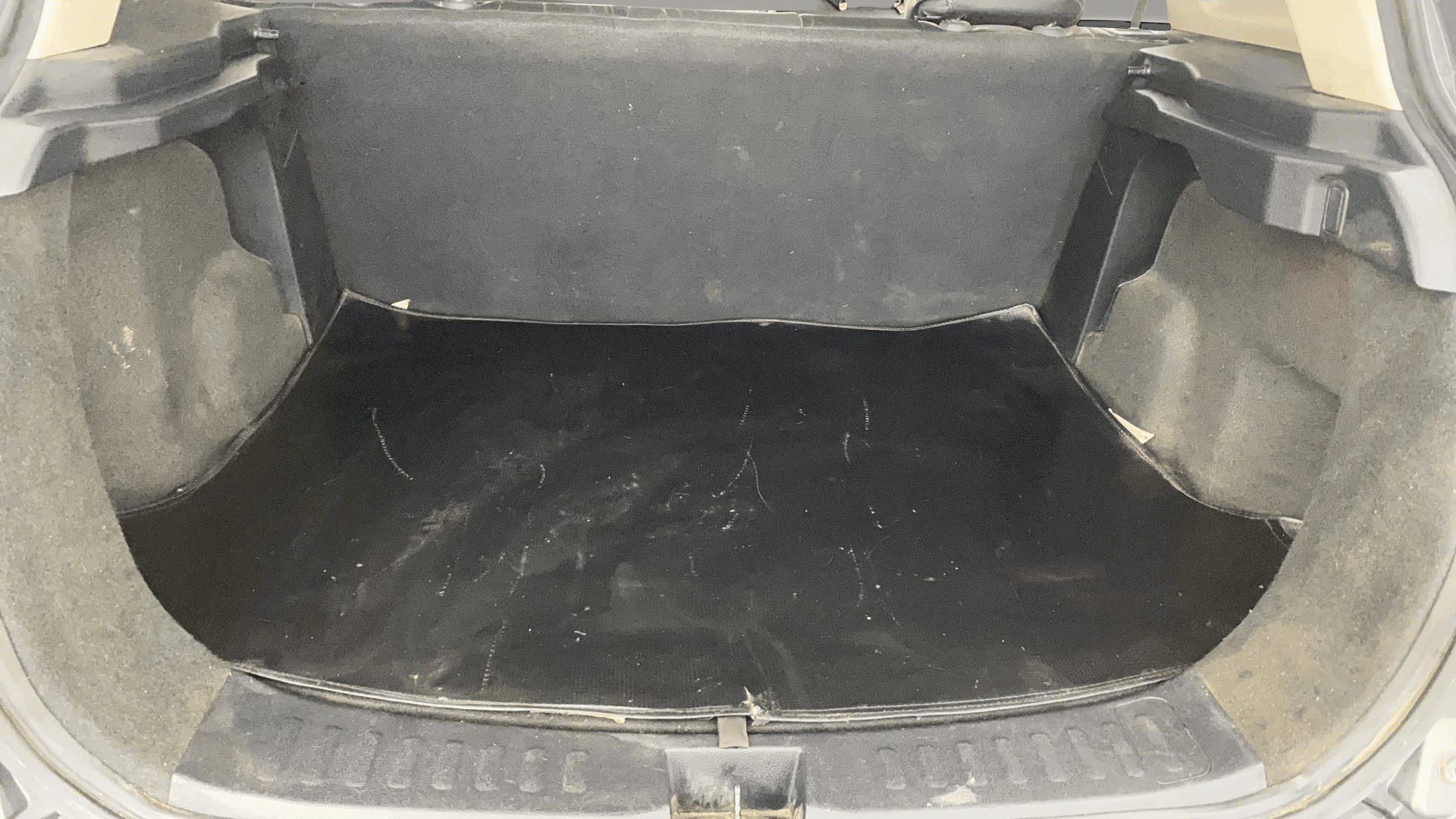 View 2023 Tata Harrier XE Image 6 Used 2023 Tata Harrier XE Image 6