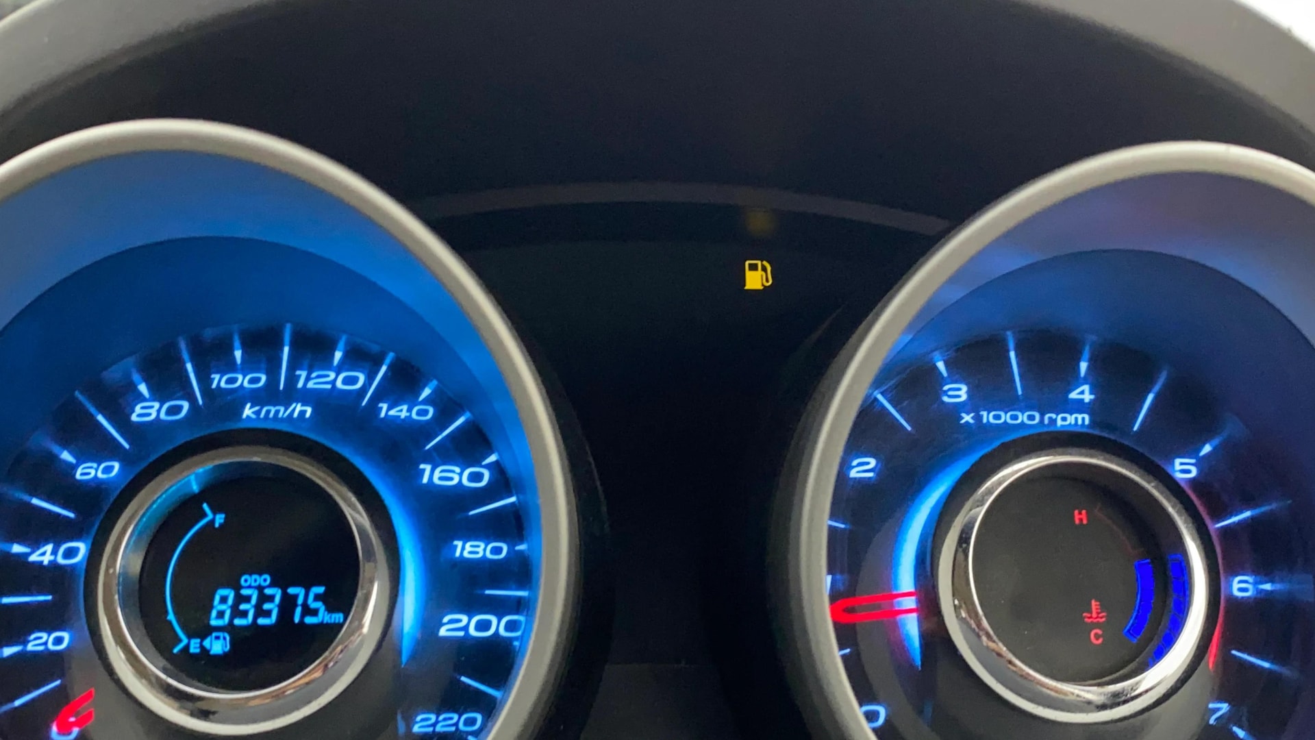 View 2017 Mahindra XUV500 W10 FWD Image 22 Used 2017 Mahindra XUV500 W10 FWD Image 22
