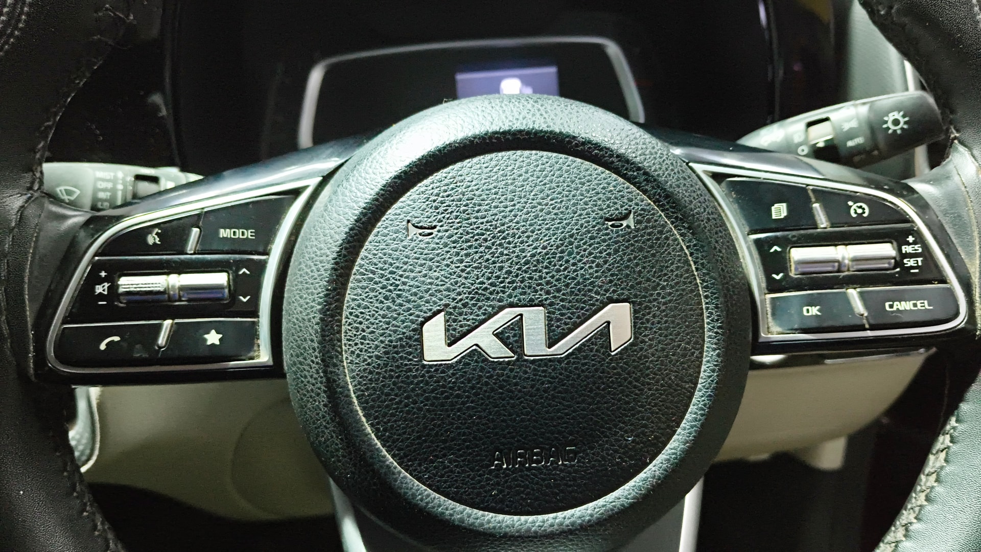 View 2021 Kia Sonet HTX iMT Petrol Image 3 Used 2021 Kia Sonet HTX iMT Petrol Image 3