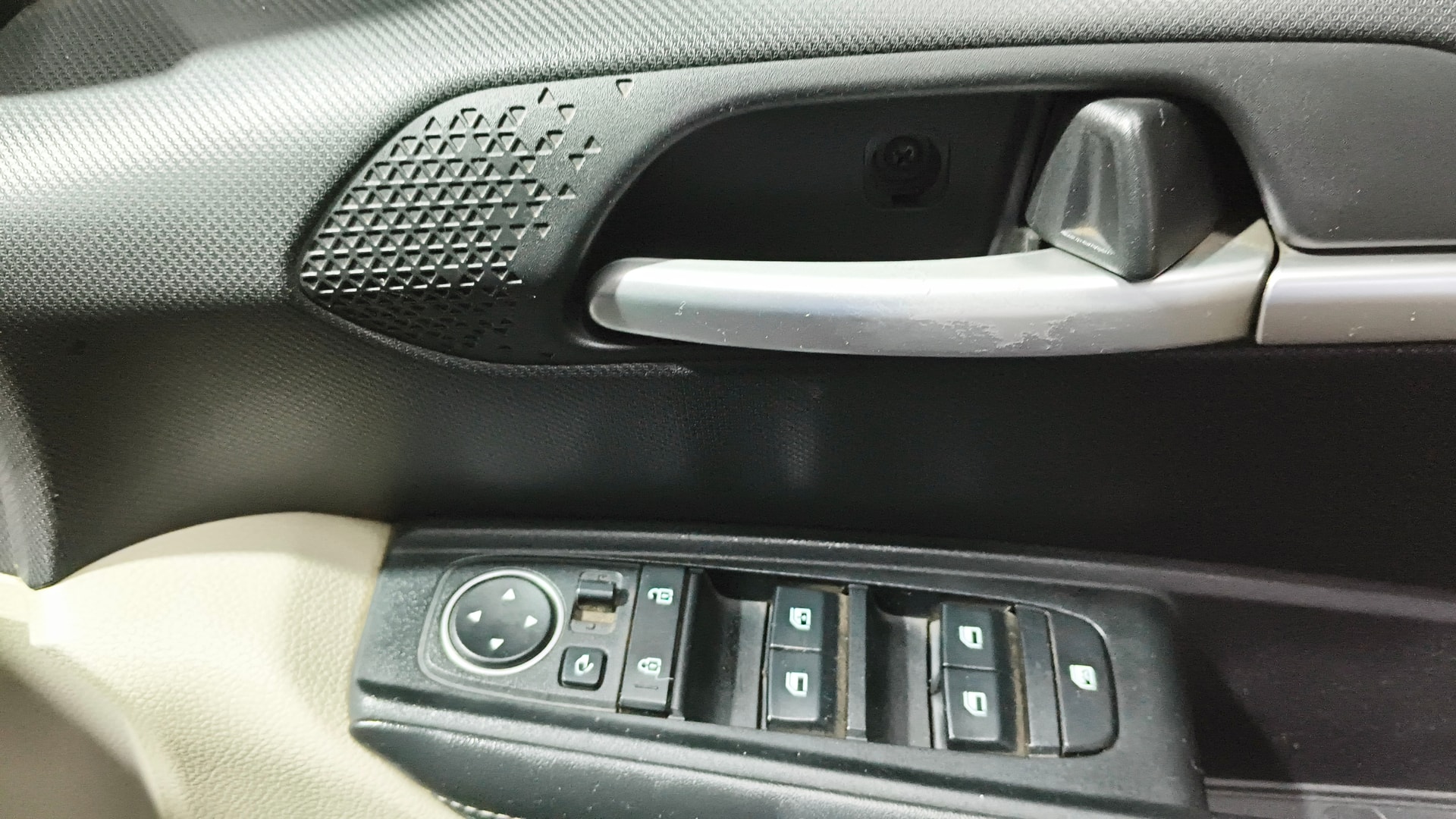 View 2021 Kia Sonet HTX iMT Petrol Image 39 Used 2021 Kia Sonet HTX iMT Petrol Image 39