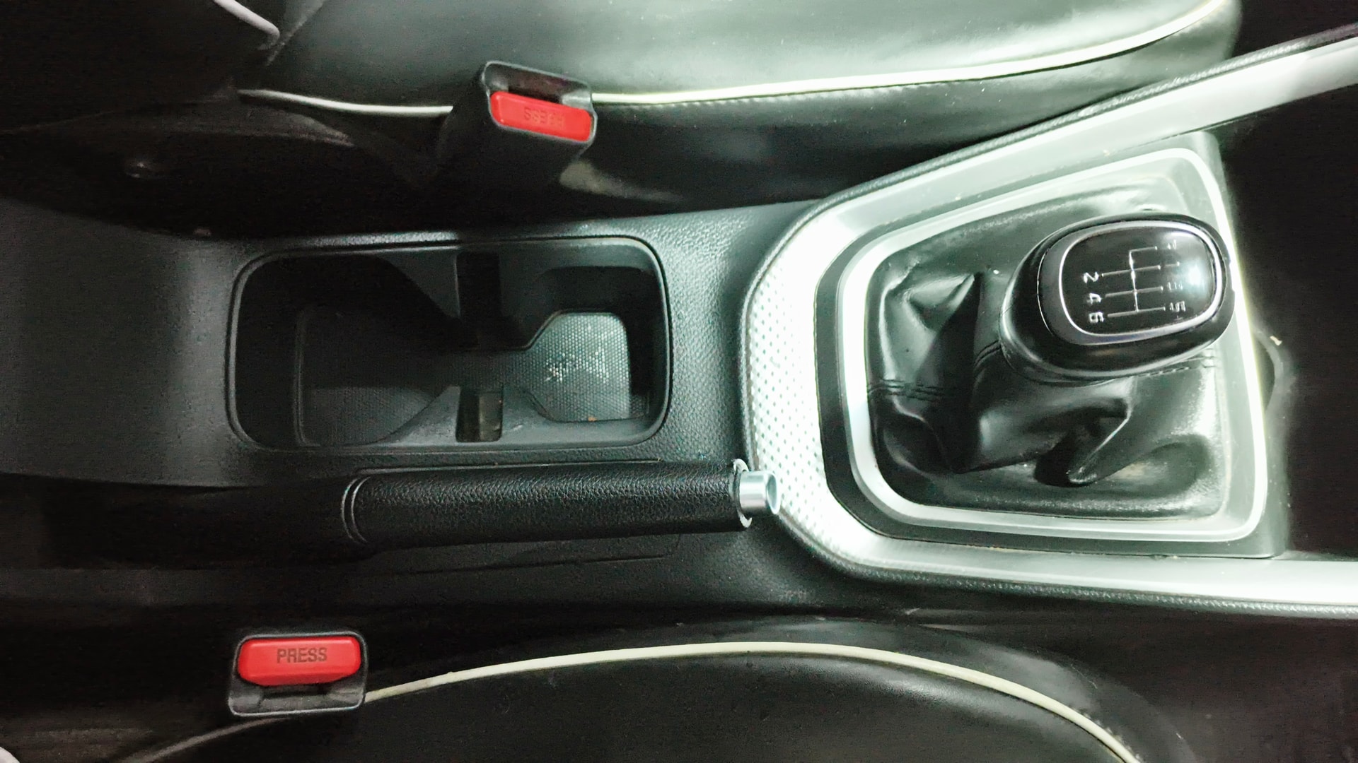 View 2021 Kia Sonet HTX iMT Petrol Image 42 Used 2021 Kia Sonet HTX iMT Petrol Image 42