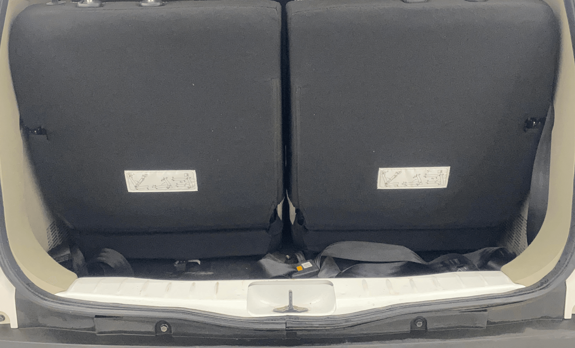 View 2021 Renault Triber RXZ AMT Image 6 Used 2021 Renault Triber RXZ AMT Image 6