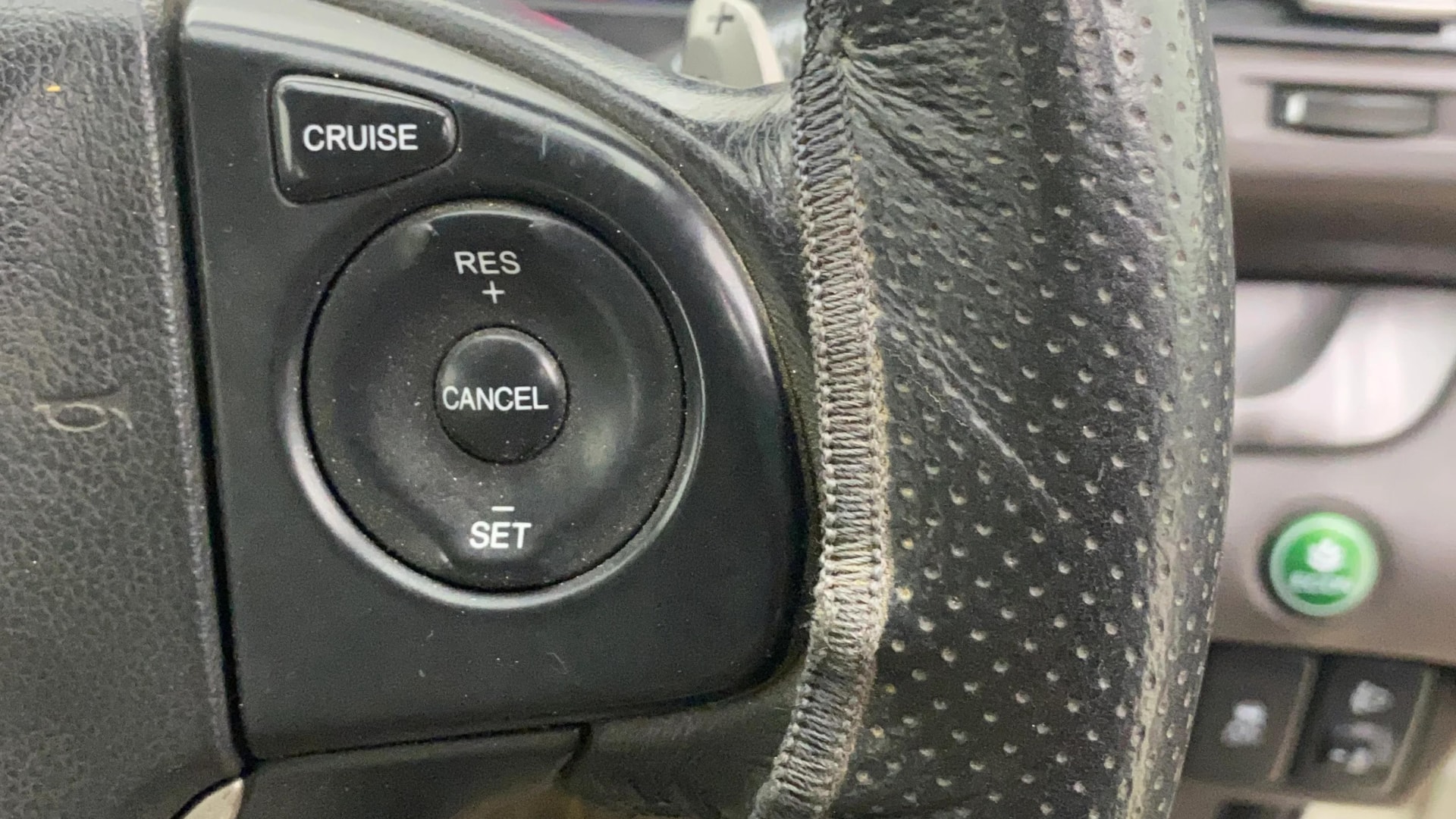 View 2015 Honda CR-V 2.0L AT Petrol Image 3 Used 2015 Honda CR-V 2.0L AT Petrol Image 3
