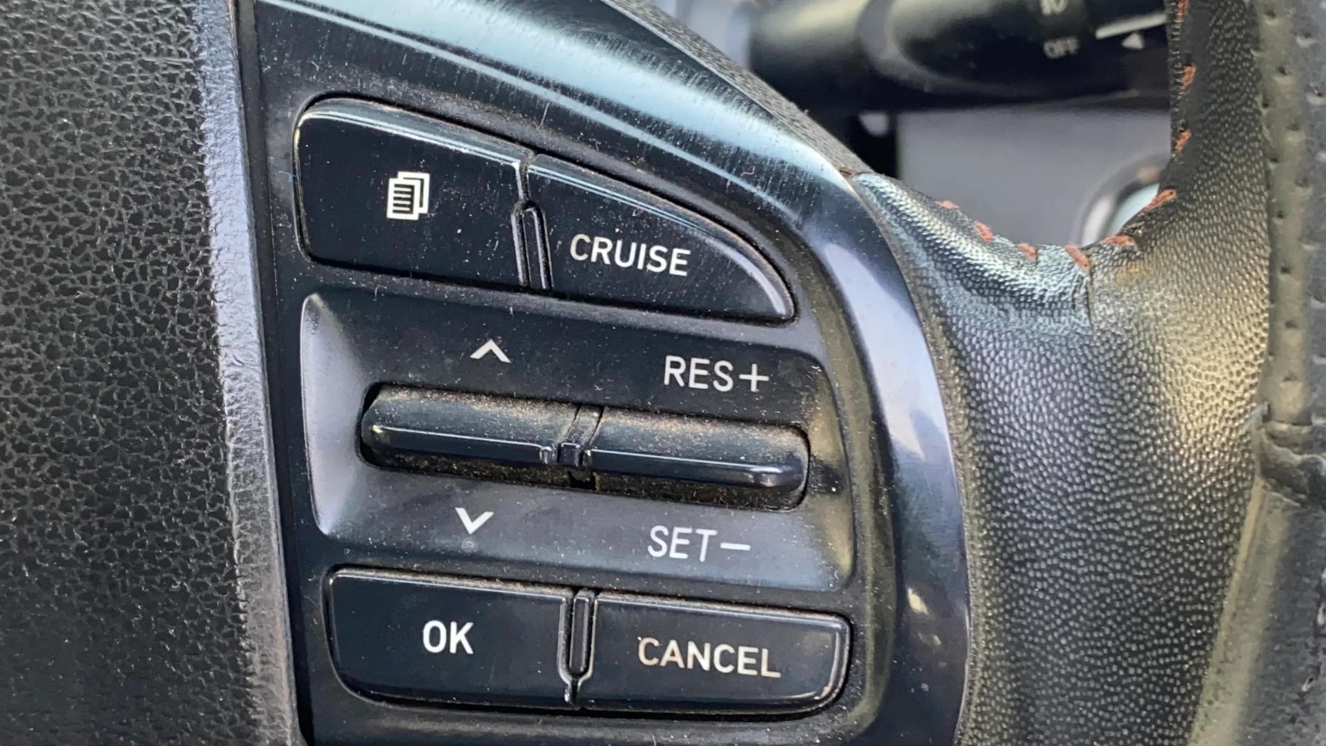 View 2019 Hyundai Venue SX Plus 1.0 Petrol AT Dual Tone Image 3 Used 2019 Hyundai Venue SX Plus 1.0 Petrol AT Dual Tone Image 3