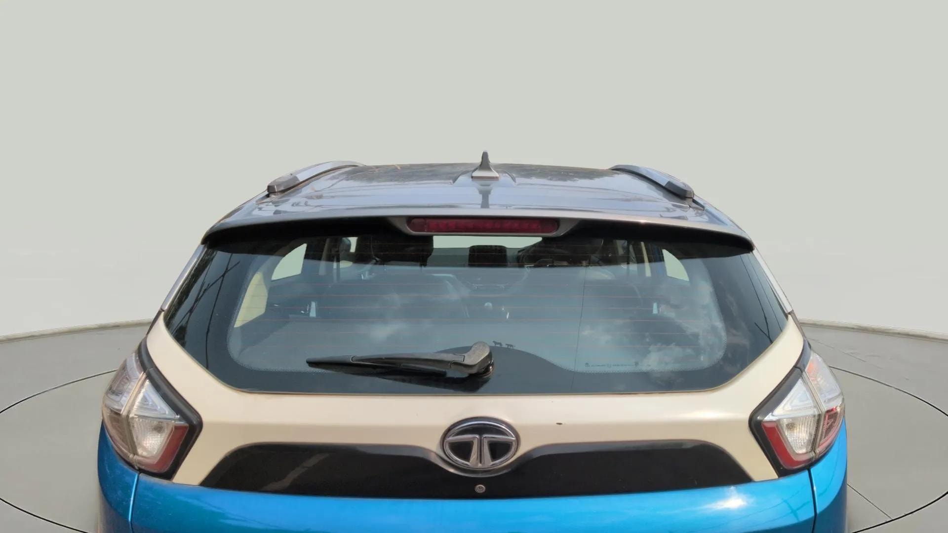 View 2017 Tata Nexon Revotorq XZ Plus Dual Tone Image 3 Used 2017 Tata Nexon Revotorq XZ Plus Dual Tone Image 3
