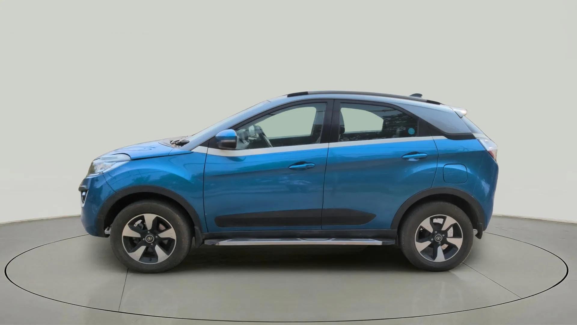 View 2017 Tata Nexon Revotorq XZ Plus Dual Tone Image 4 Used 2017 Tata Nexon Revotorq XZ Plus Dual Tone Image 4