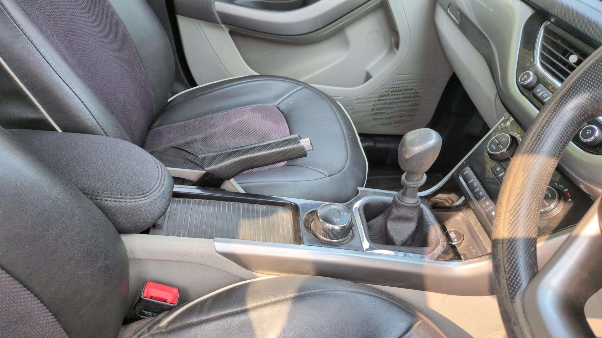 View 2017 Tata Nexon Revotorq XZ Plus Dual Tone Image 30 Used 2017 Tata Nexon Revotorq XZ Plus Dual Tone Image 30