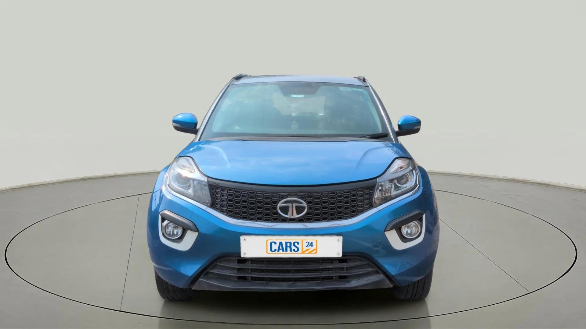 View 2017 Tata Nexon Revotorq XZ Plus Dual Tone Image 1 Used 2017 Tata Nexon Revotorq XZ Plus Dual Tone Image 1