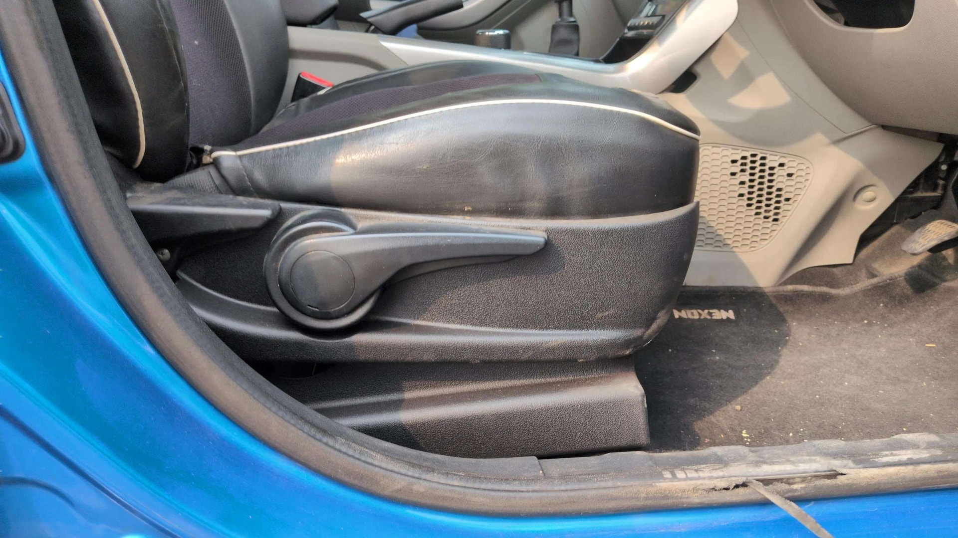 View 2017 Tata Nexon Revotorq XZ Plus Dual Tone Image 15 Used 2017 Tata Nexon Revotorq XZ Plus Dual Tone Image 15