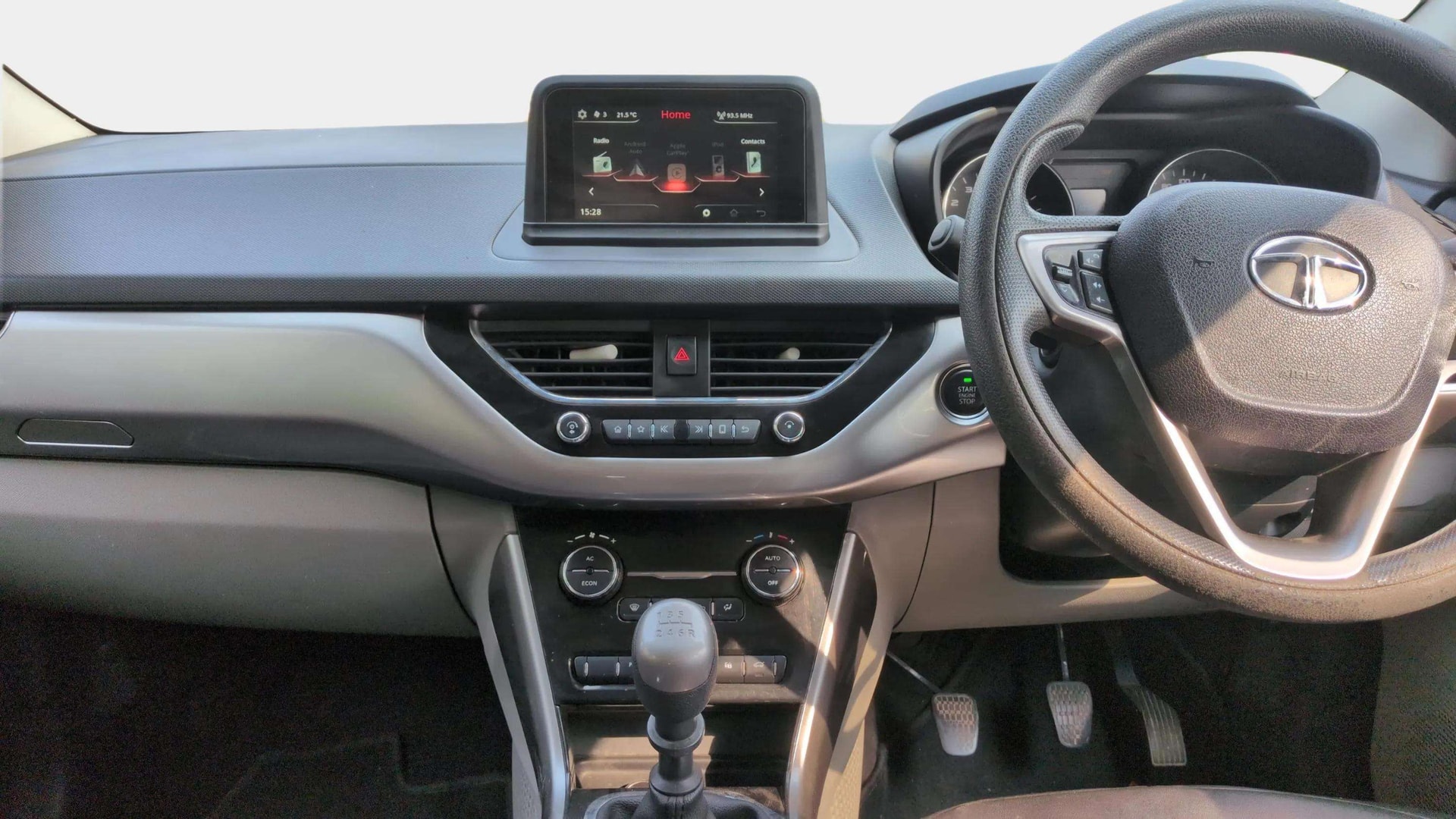 View 2017 Tata Nexon Revotorq XZ Plus Dual Tone Image 14 Used 2017 Tata Nexon Revotorq XZ Plus Dual Tone Image 14