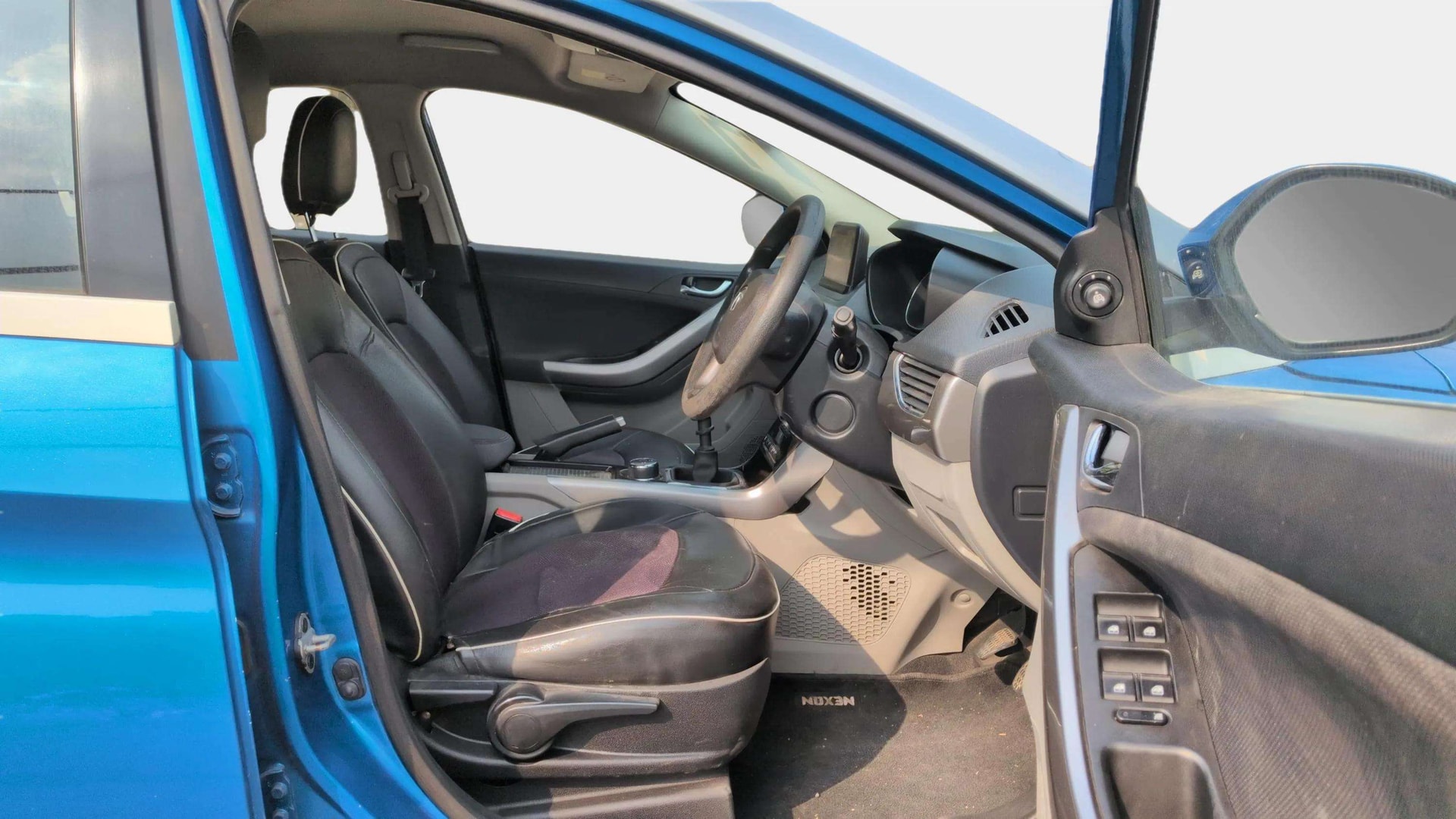 View 2017 Tata Nexon Revotorq XZ Plus Dual Tone Image 20 Used 2017 Tata Nexon Revotorq XZ Plus Dual Tone Image 20