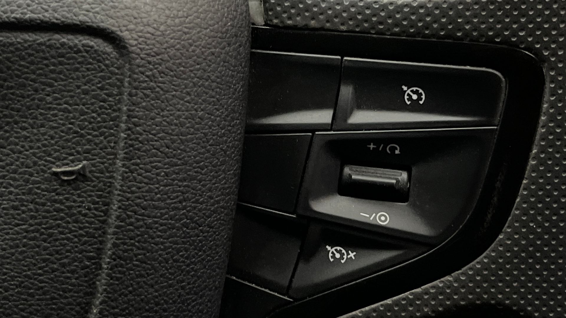View 2023 Tata Harrier XE Image 3 Used 2023 Tata Harrier XE Image 3
