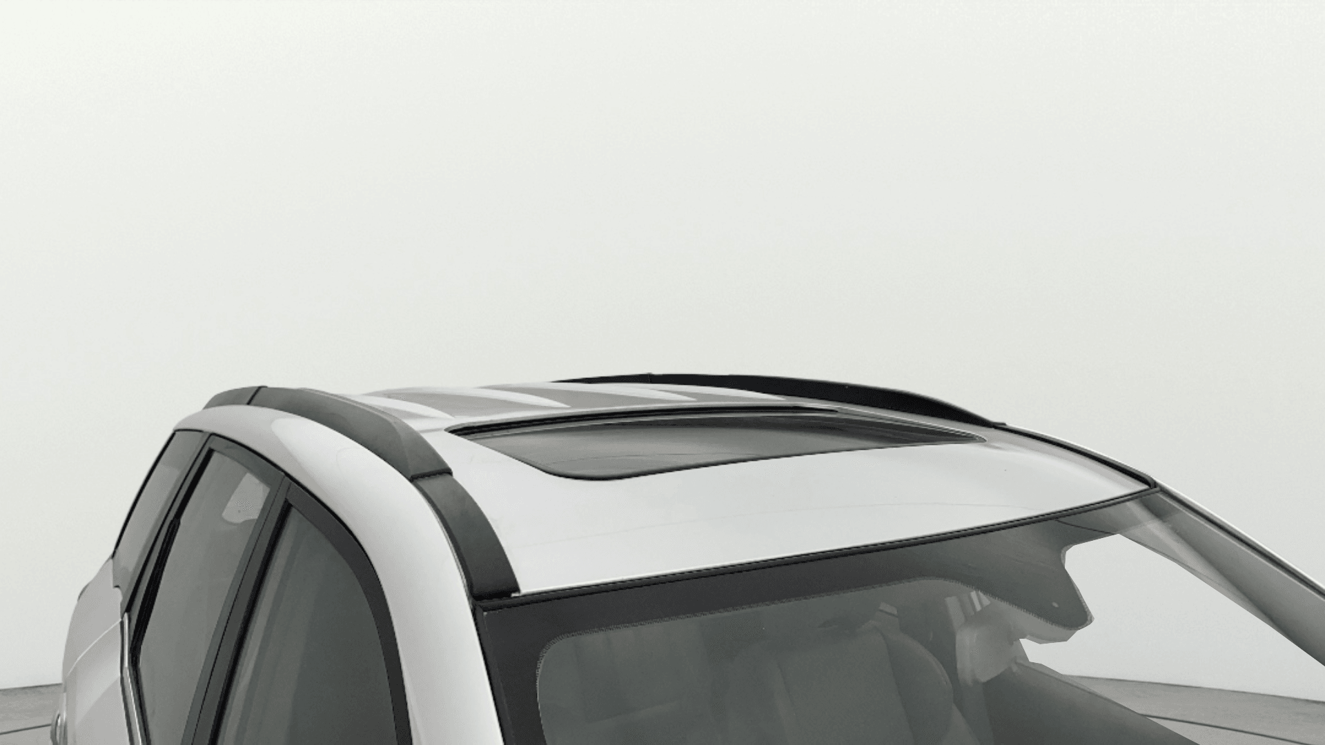 View 2016 Mahindra XUV500 W10 1.99-Litre Image 36 Used 2016 Mahindra XUV500 W10 1.99-Litre Image 36