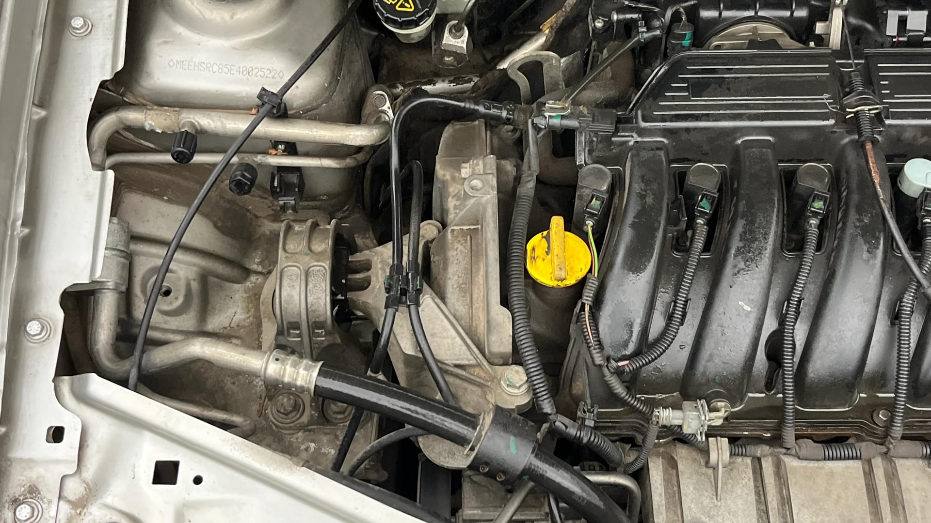 View 2014 Renault Duster Petrol RXL Image 3 Used 2014 Renault Duster Petrol RXL Image 3